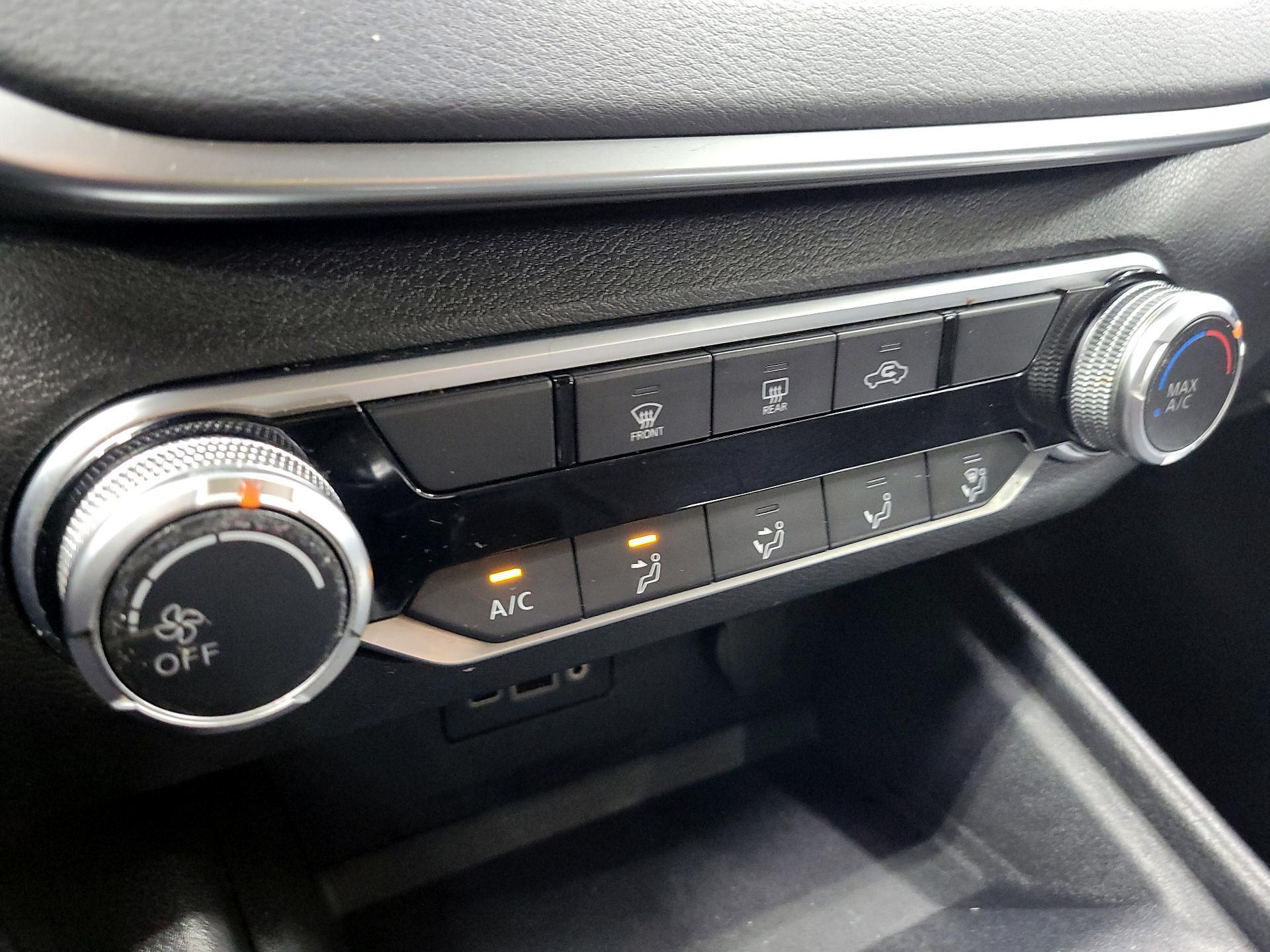 Thumbnail: 2019 Nissan Altima - 16