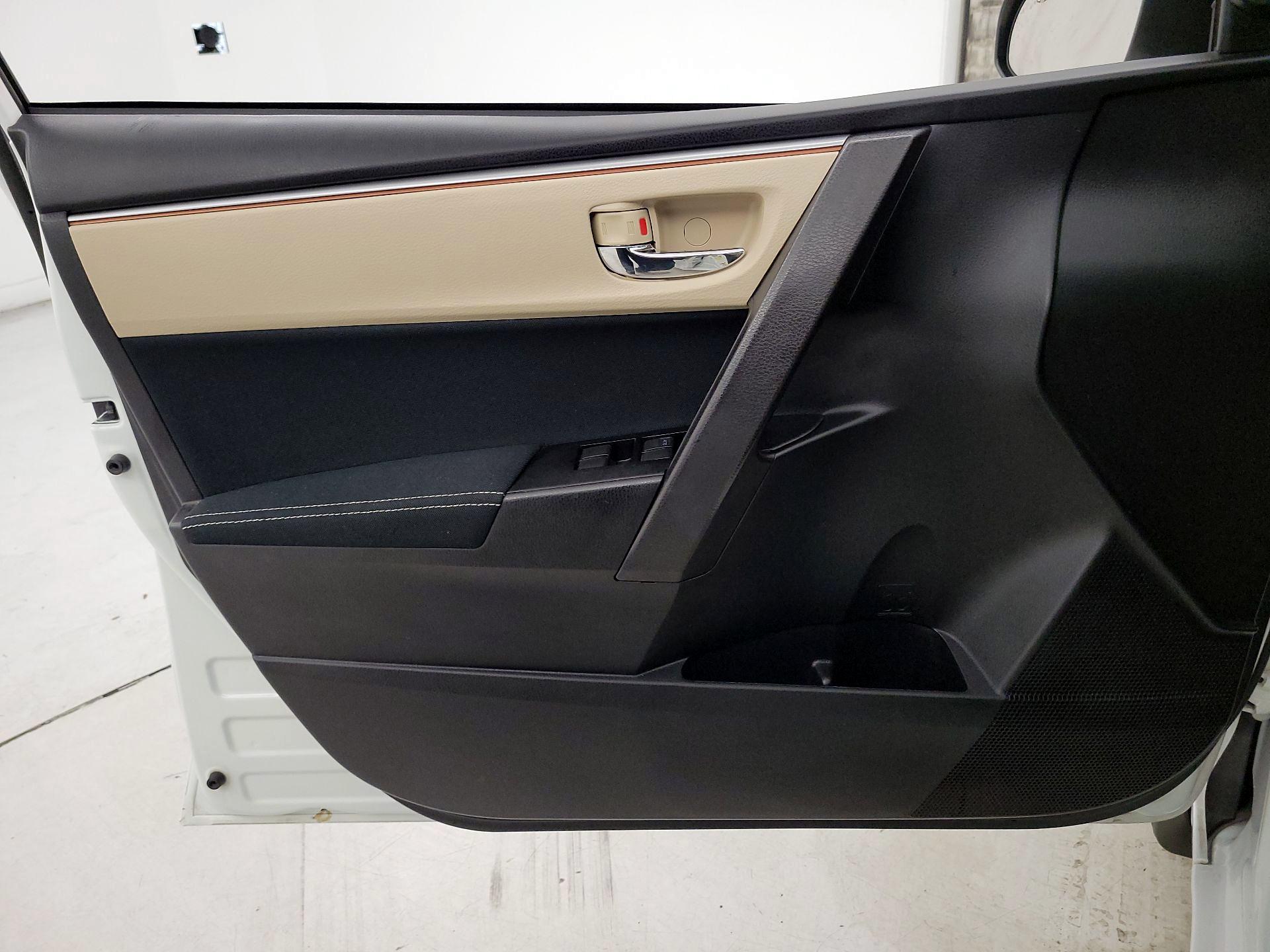 Thumbnail: 2015 Toyota Corolla - 12