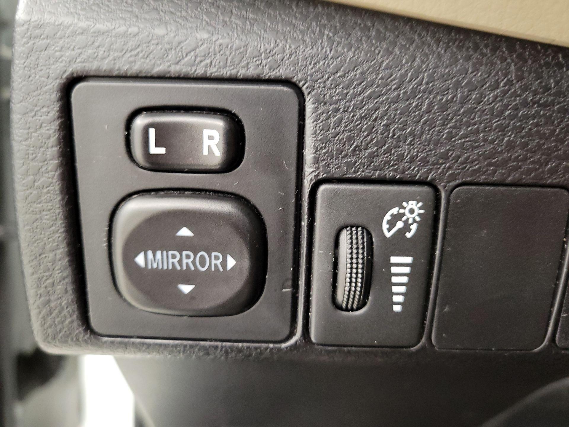 Thumbnail: 2015 Toyota Corolla - 13