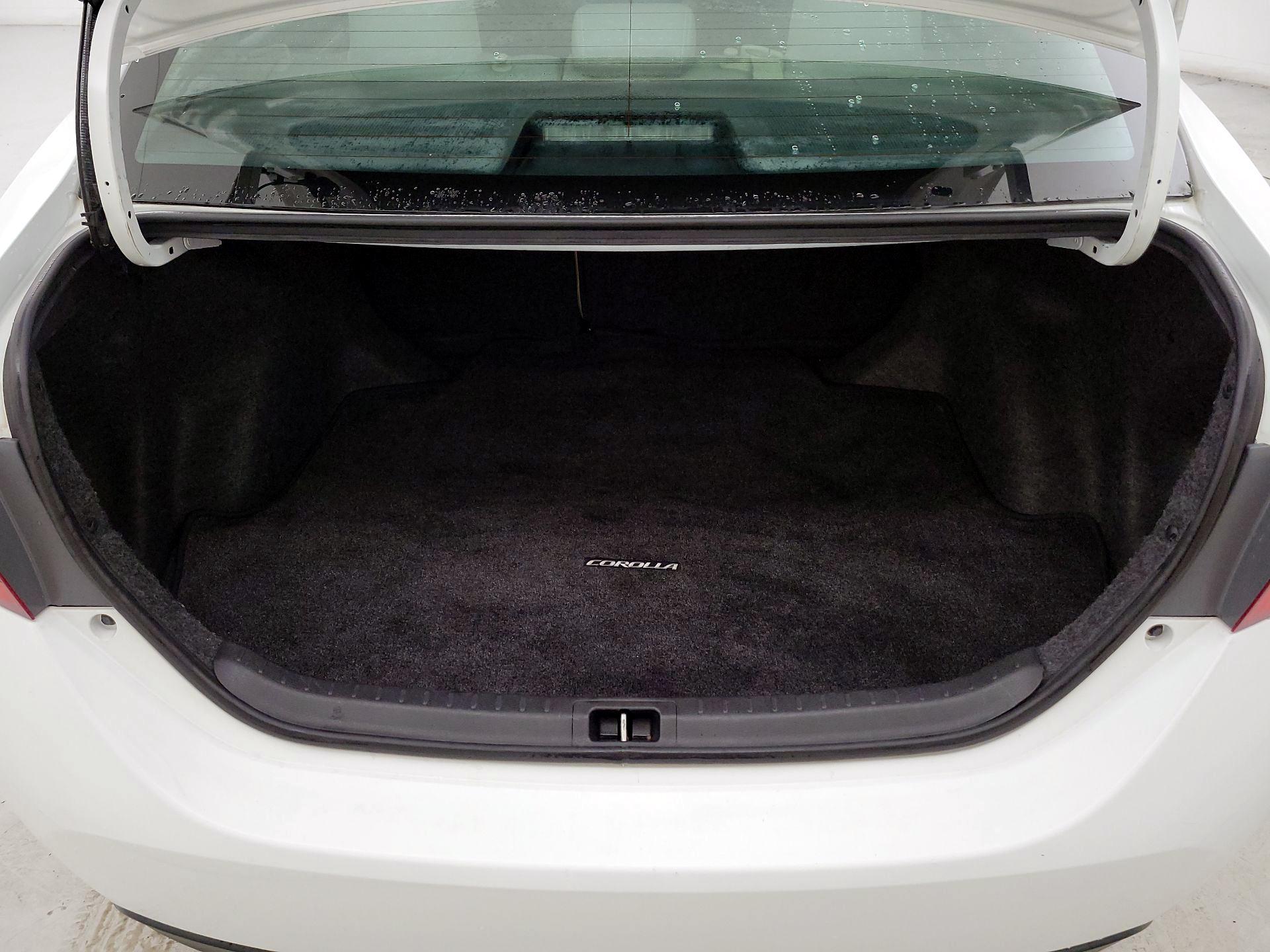 Thumbnail: 2015 Toyota Corolla - 18