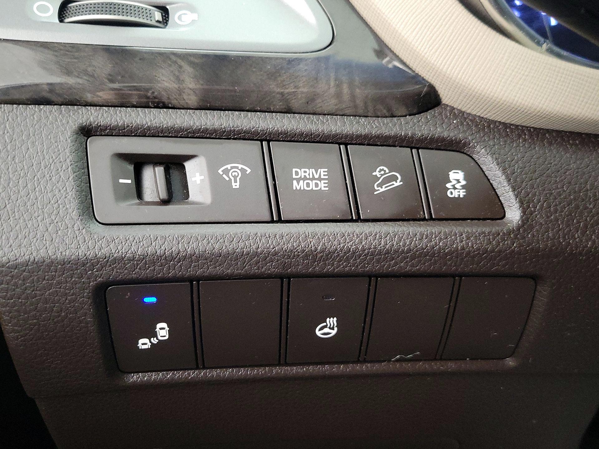 Thumbnail: 2017 Hyundai Santa Fe - 13