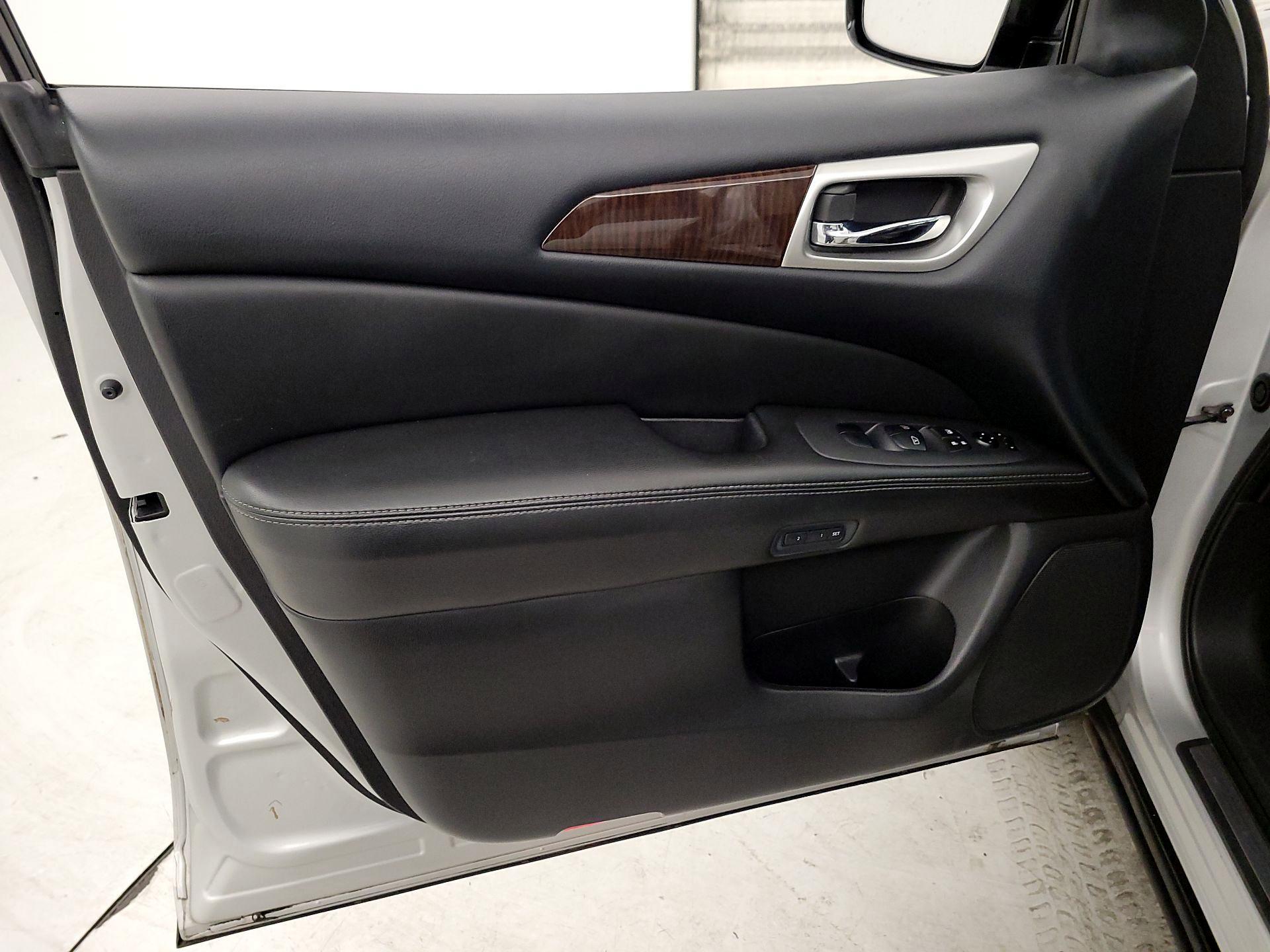 Thumbnail: 2014 Nissan Pathfinder - 12