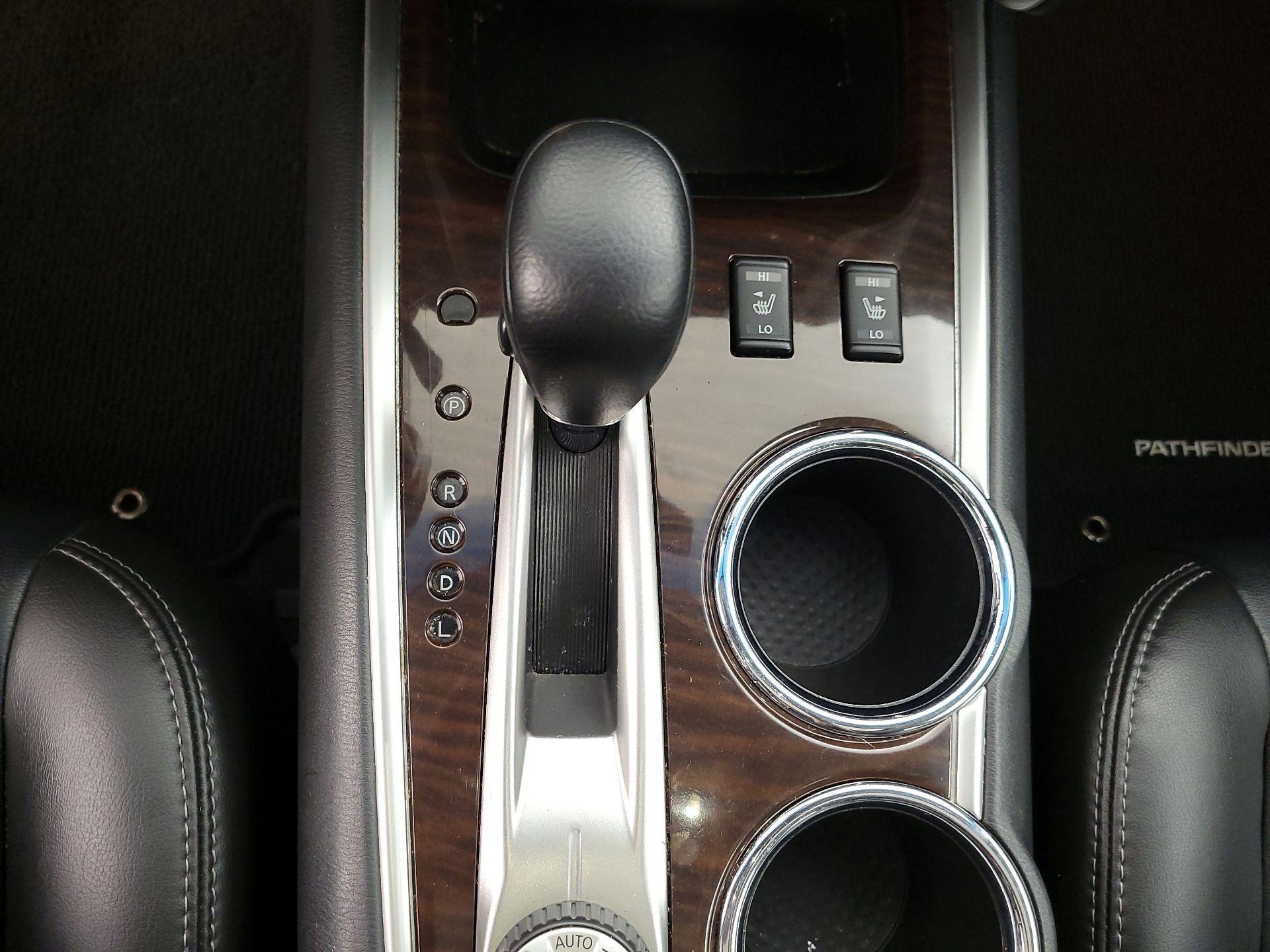 Thumbnail: 2014 Nissan Pathfinder - 16