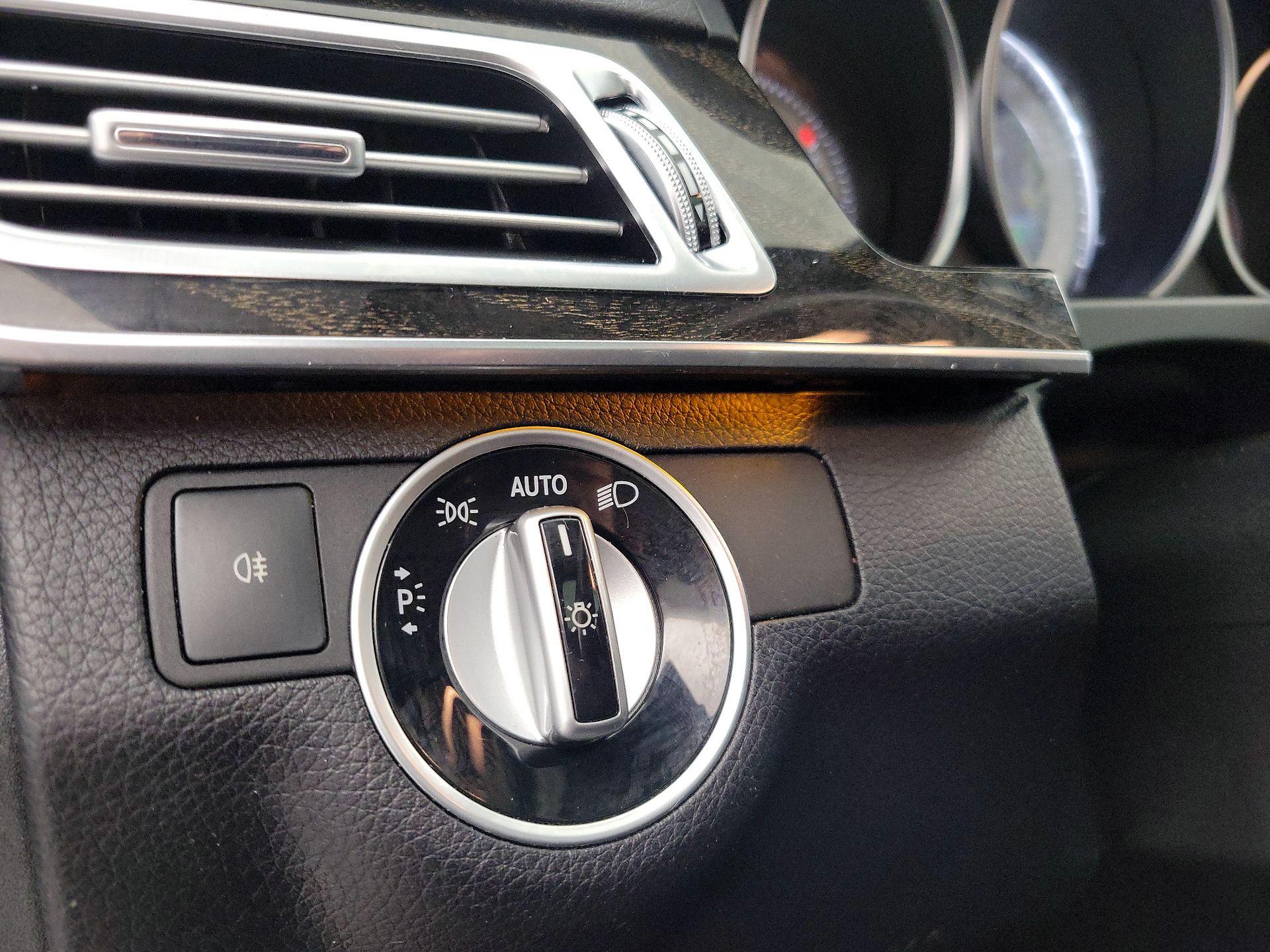 Thumbnail: 2016 Mercedes-Benz E-Class - 13