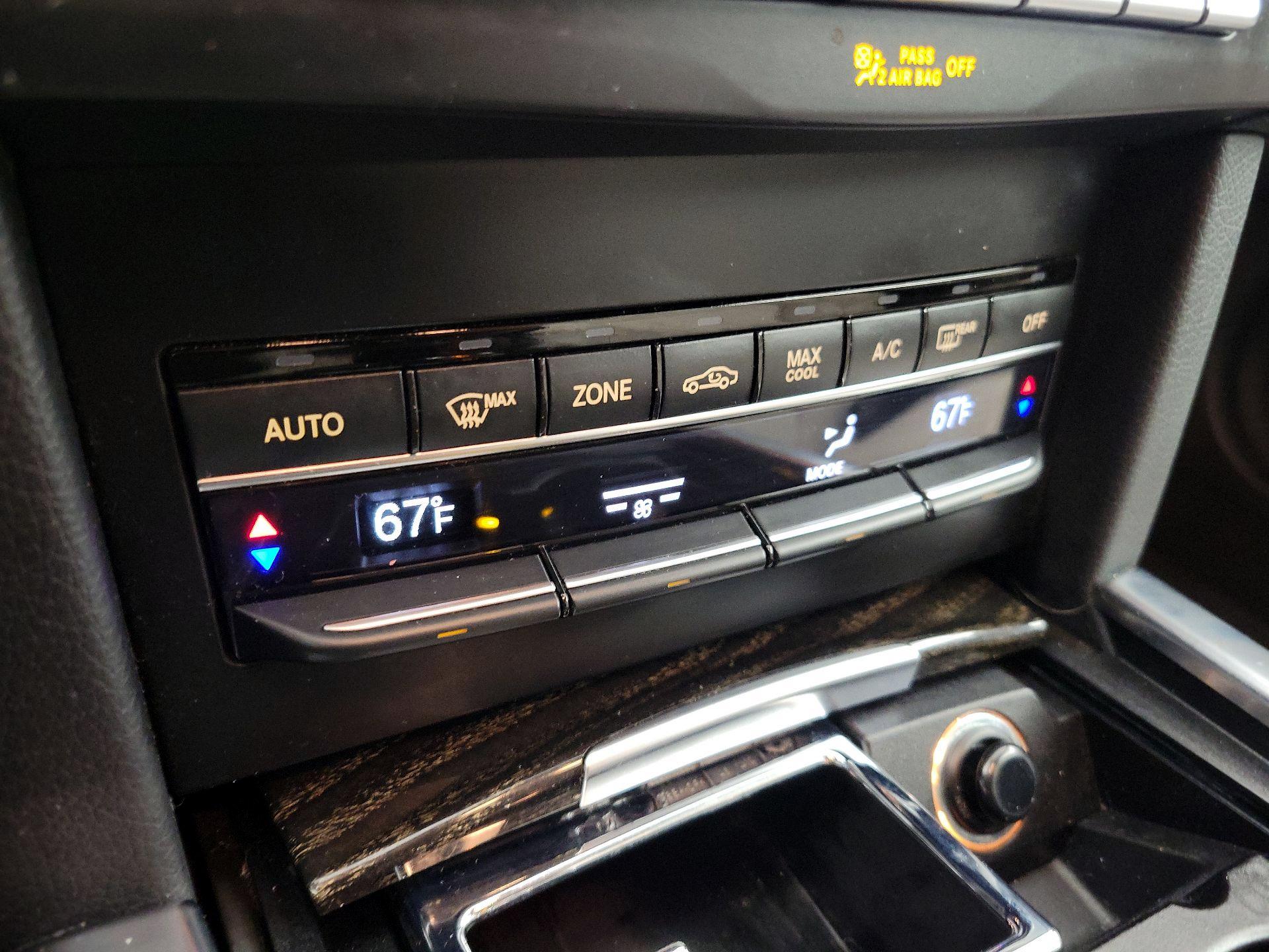 Thumbnail: 2016 Mercedes-Benz E-Class - 17