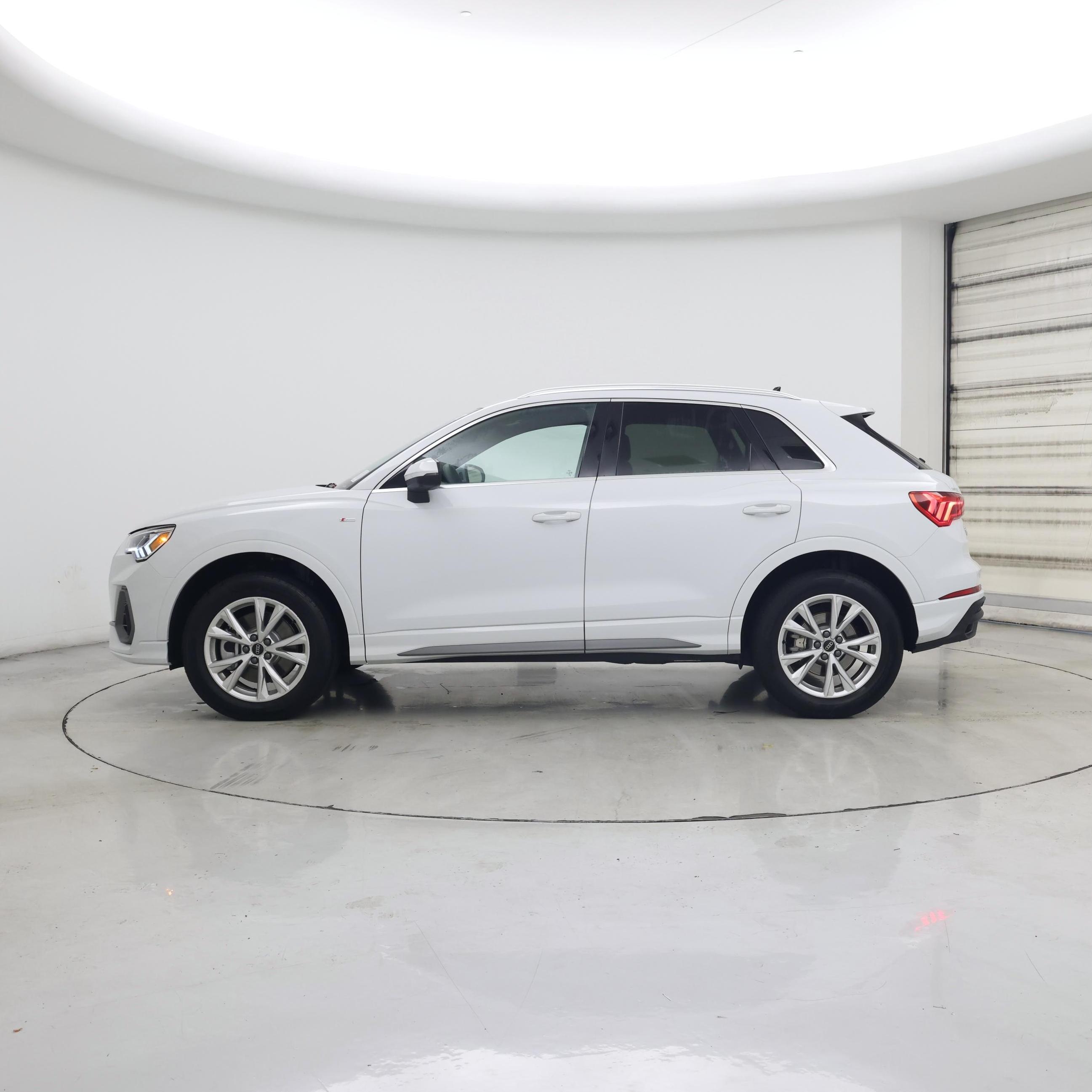 Thumbnail: 2025 Audi Q3 - 3