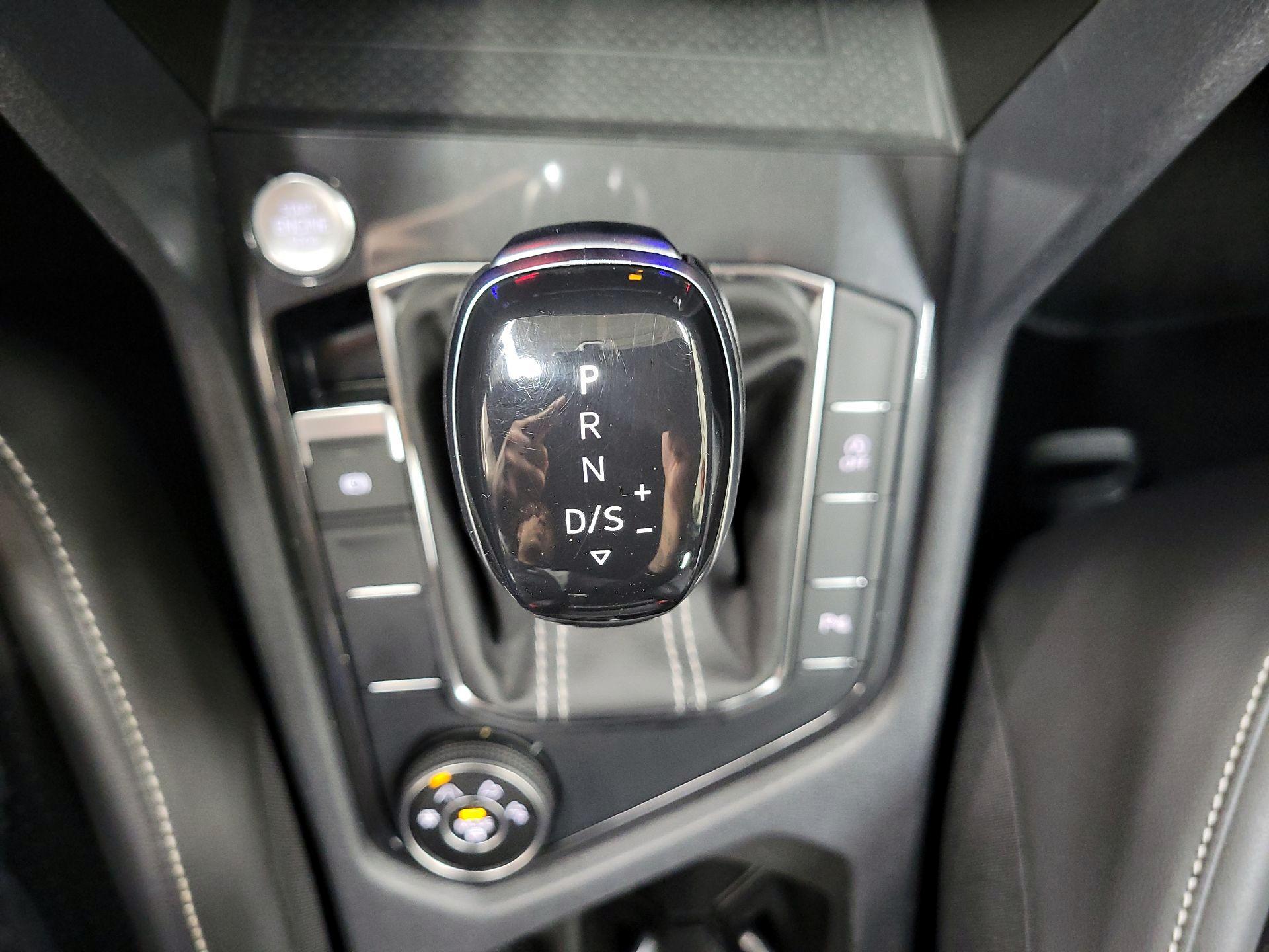 Thumbnail: 2022 Volkswagen Tiguan - 17