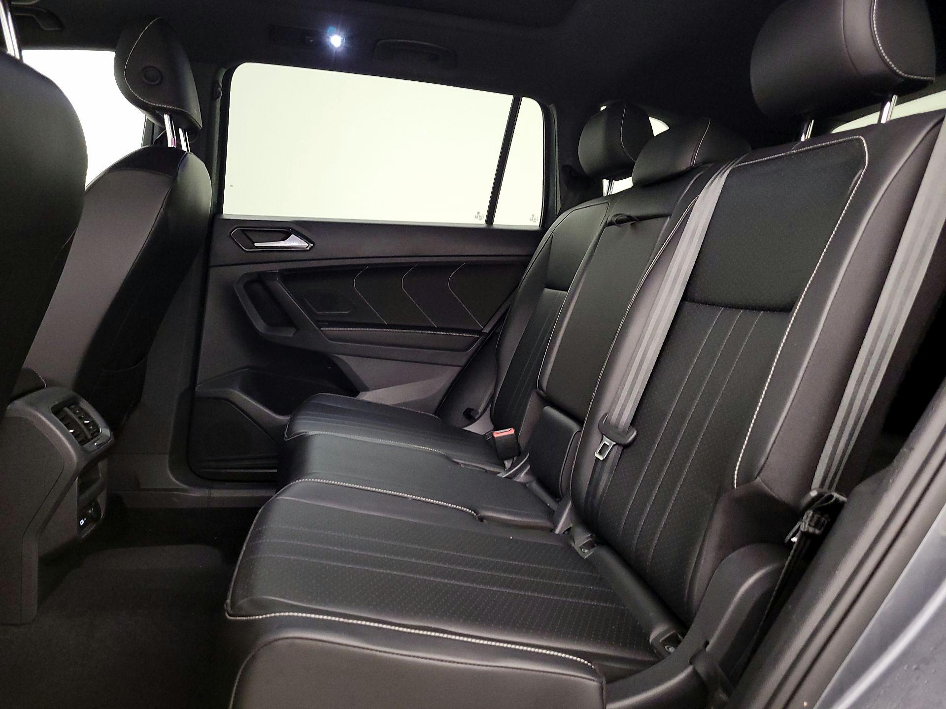 Thumbnail: 2022 Volkswagen Tiguan - 18