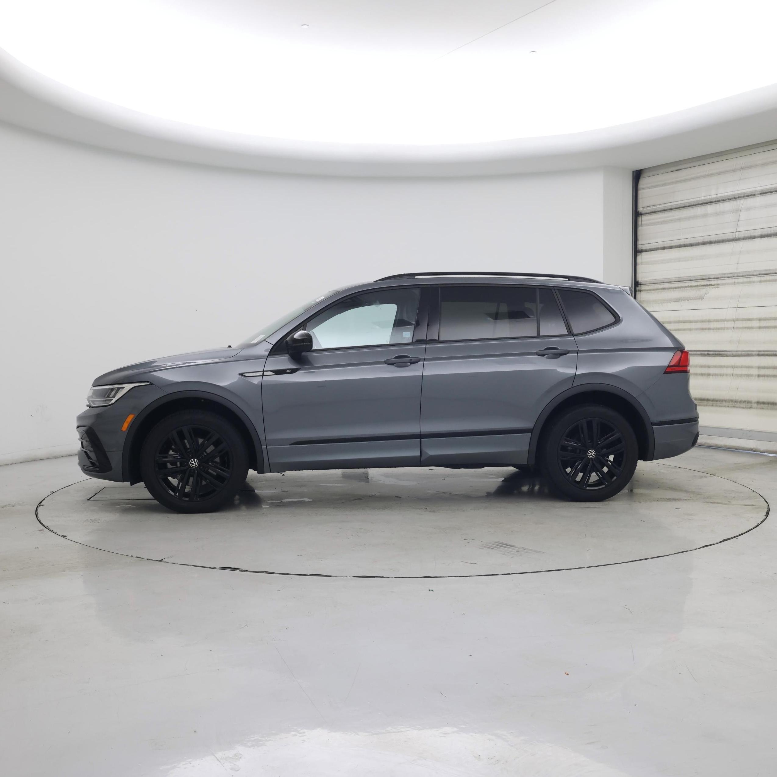 Thumbnail: 2022 Volkswagen Tiguan - 3