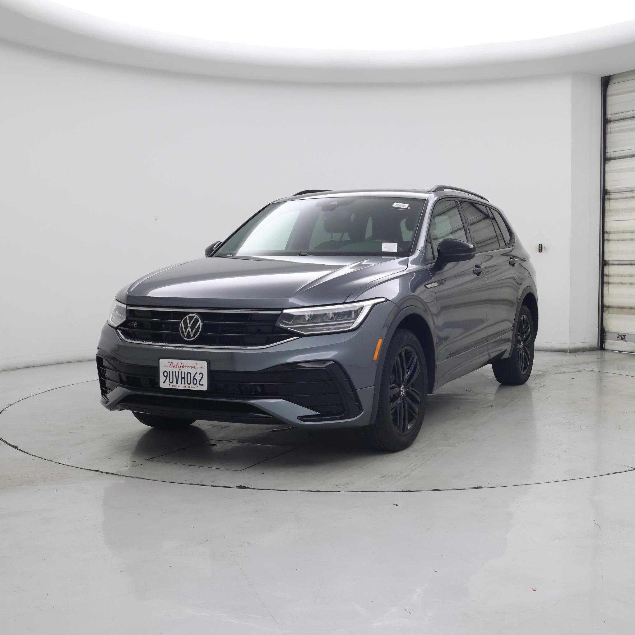 Thumbnail: 2022 Volkswagen Tiguan - 4