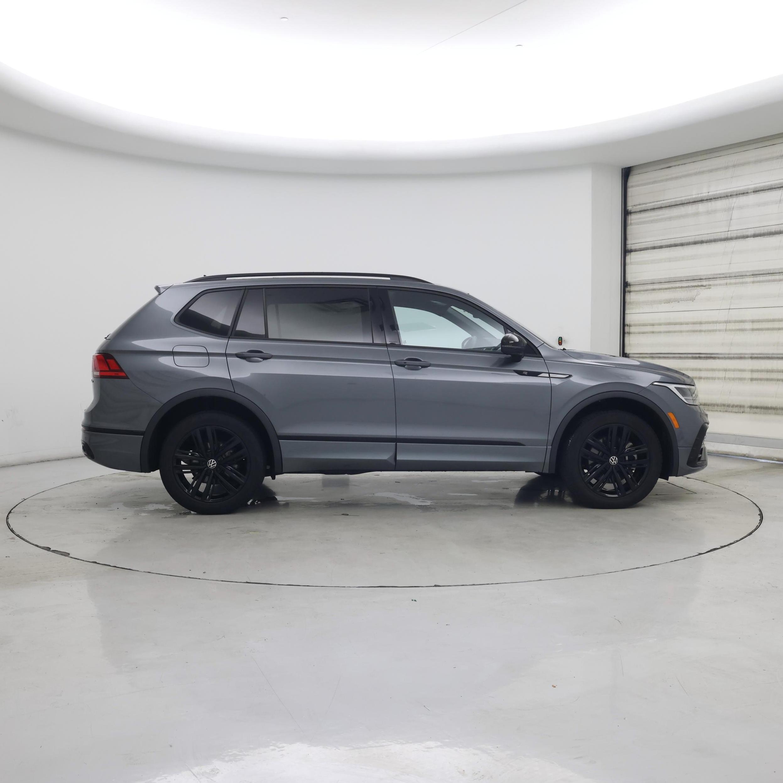 Thumbnail: 2022 Volkswagen Tiguan - 7