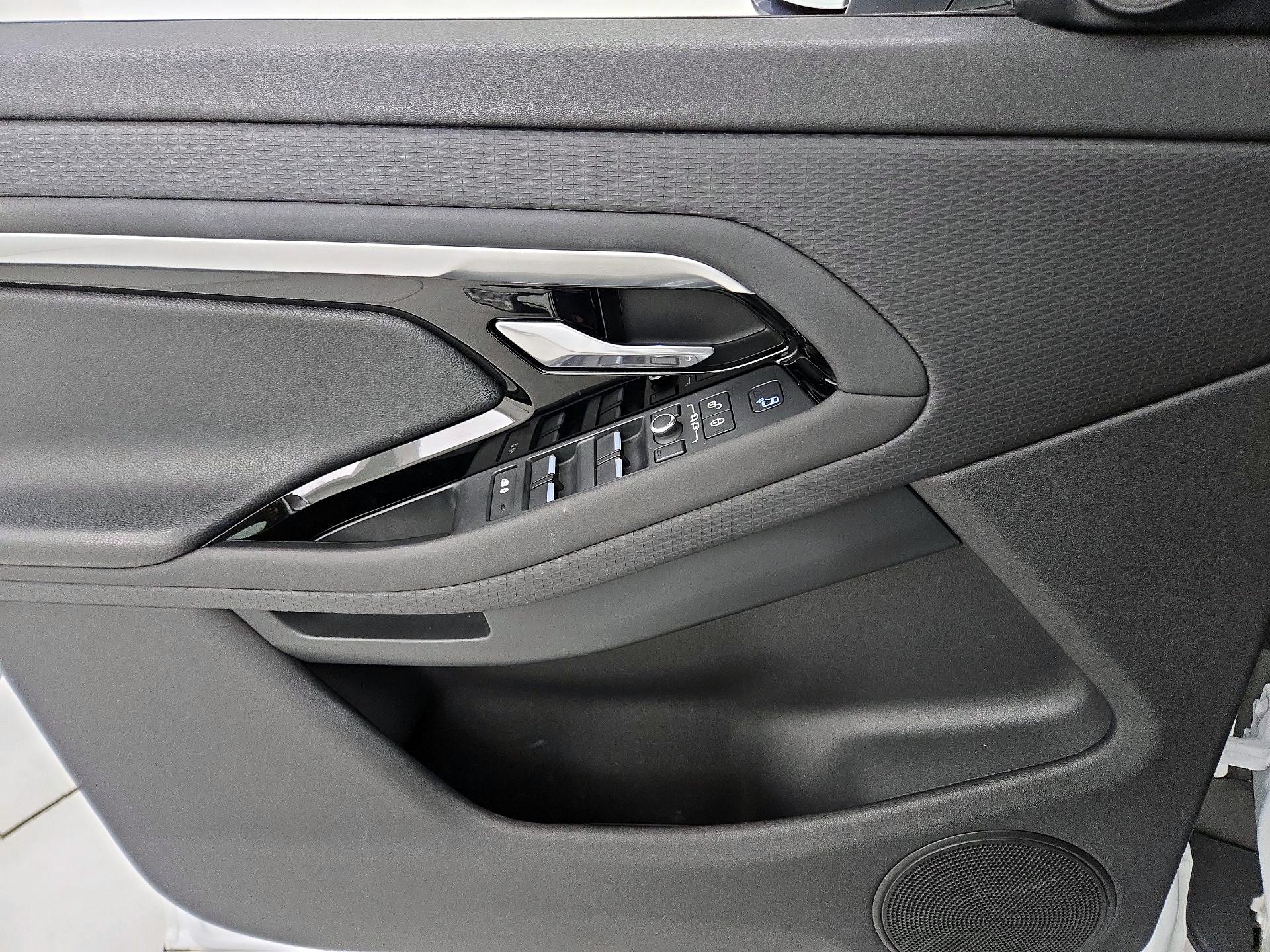 Thumbnail: 2020 Land Rover Range Rover Evoque - 12