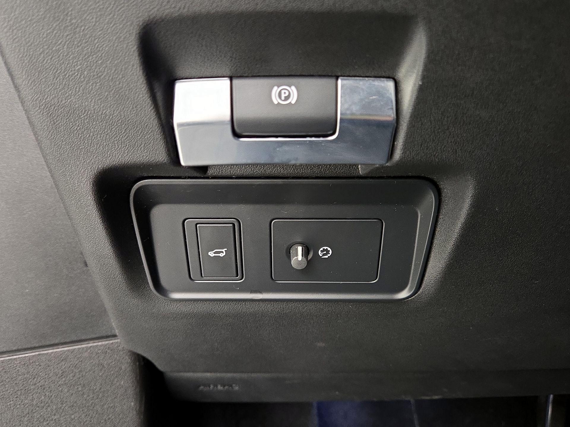 Thumbnail: 2020 Land Rover Range Rover Evoque - 13