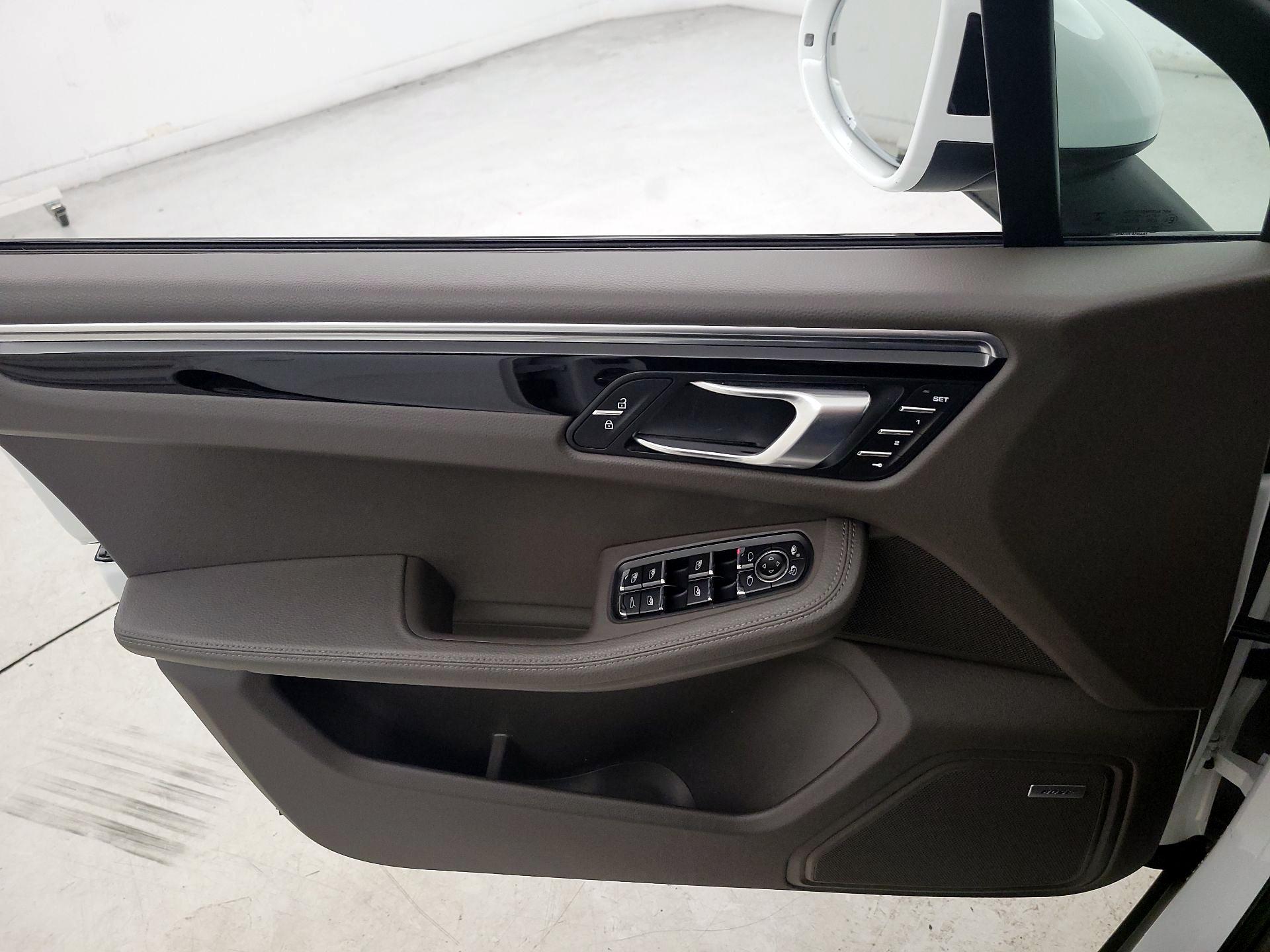 Thumbnail: 2021 Porsche Macan - 12