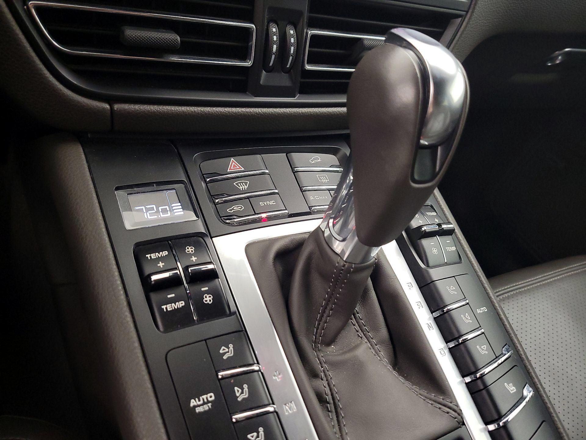 Thumbnail: 2021 Porsche Macan - 17