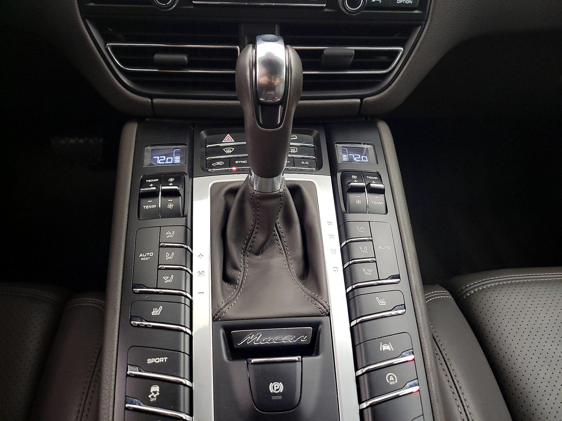 Thumbnail: 2021 Porsche Macan - 18