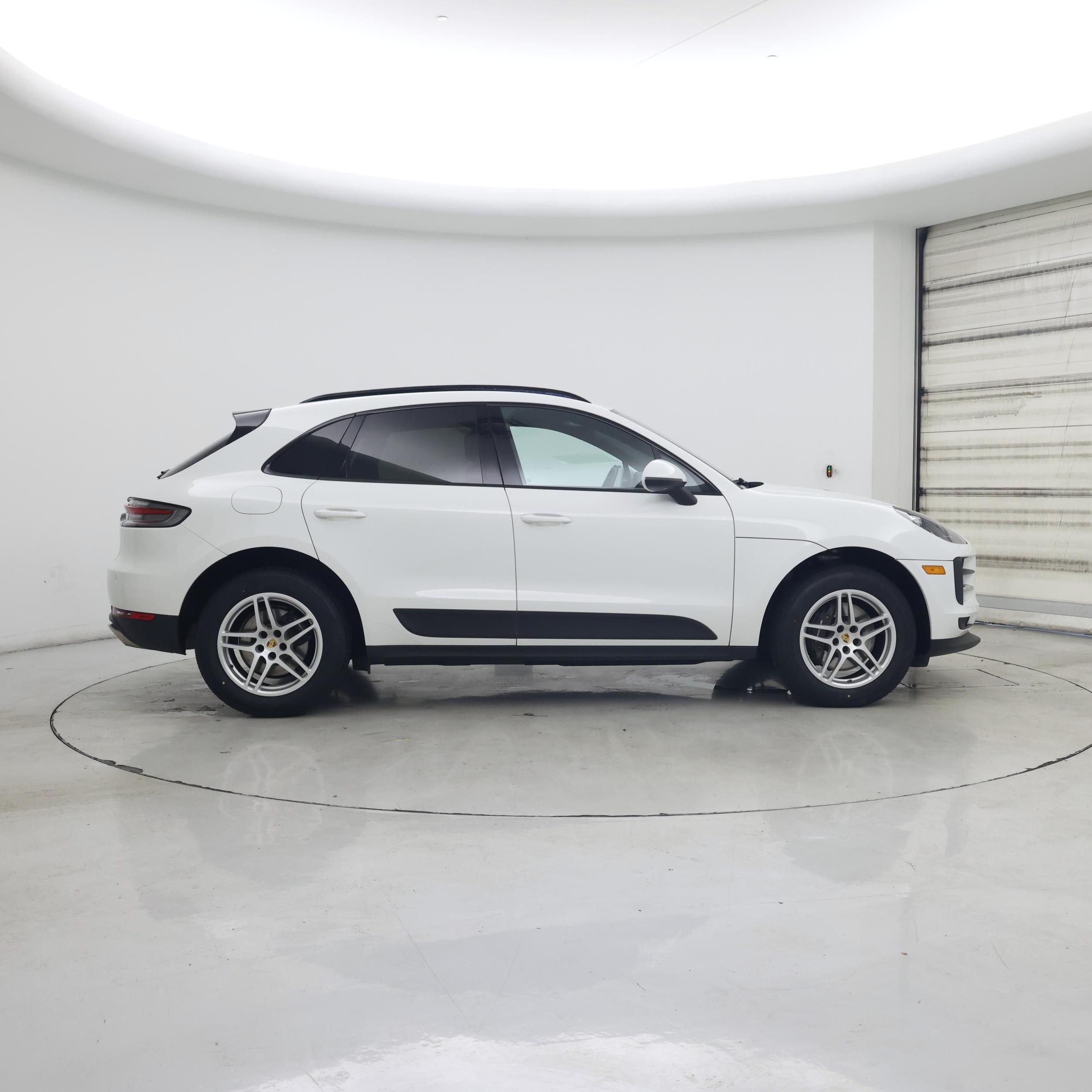 Thumbnail: 2021 Porsche Macan - 7
