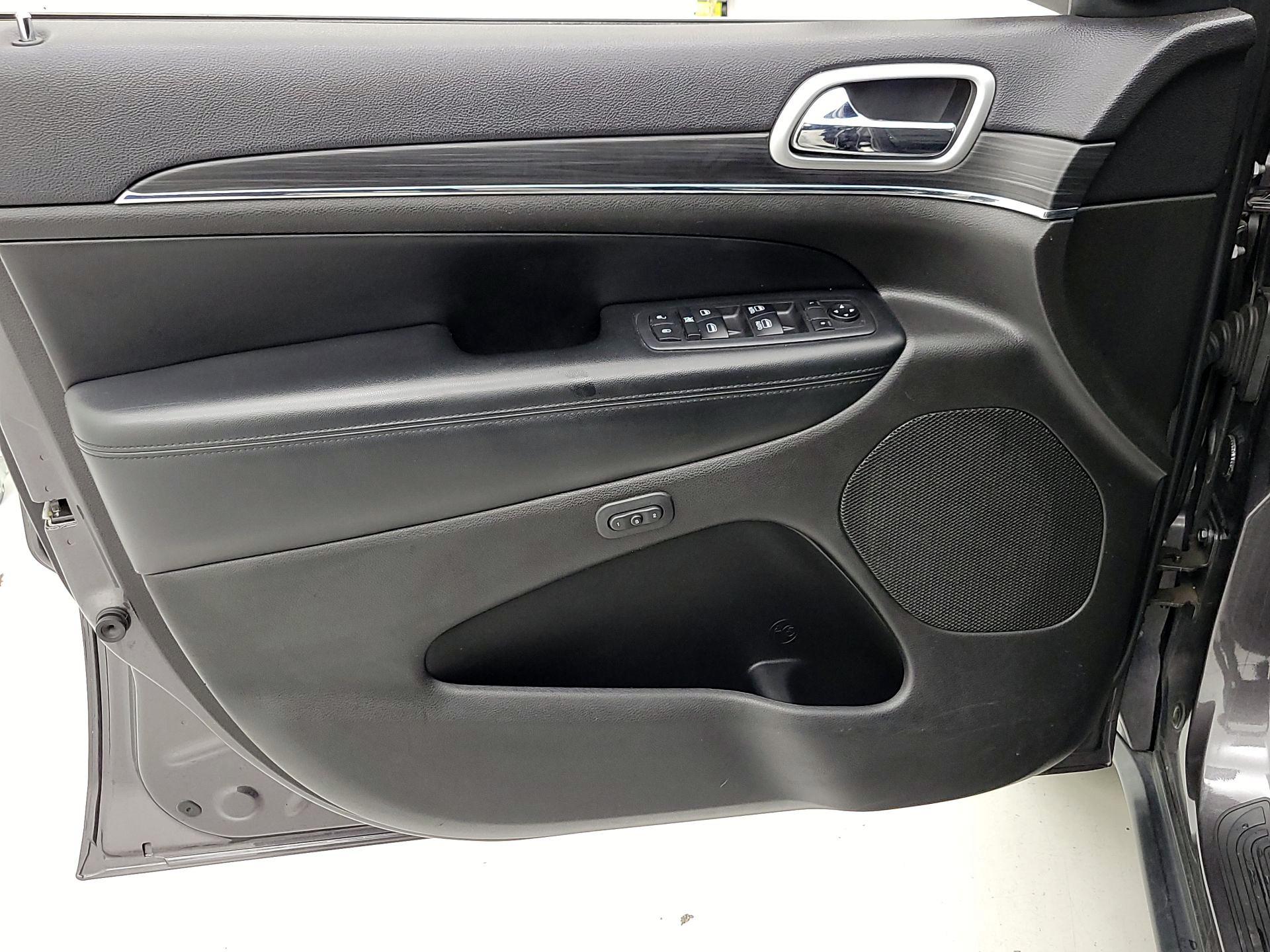 Thumbnail: 2019 Jeep Grand Cherokee - 12