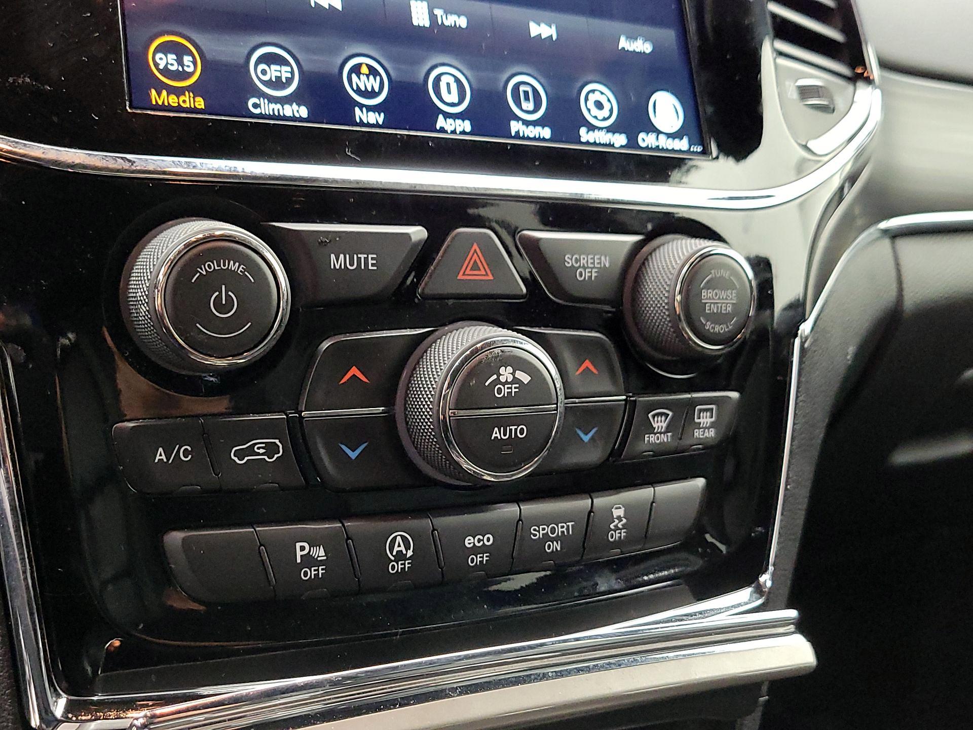 Thumbnail: 2019 Jeep Grand Cherokee - 17