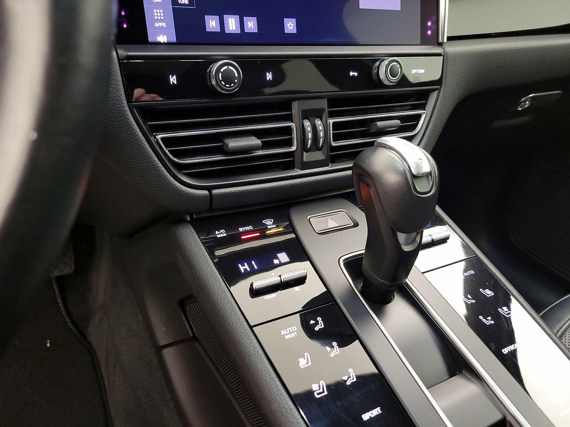 Thumbnail: 2024 Porsche Macan - 15