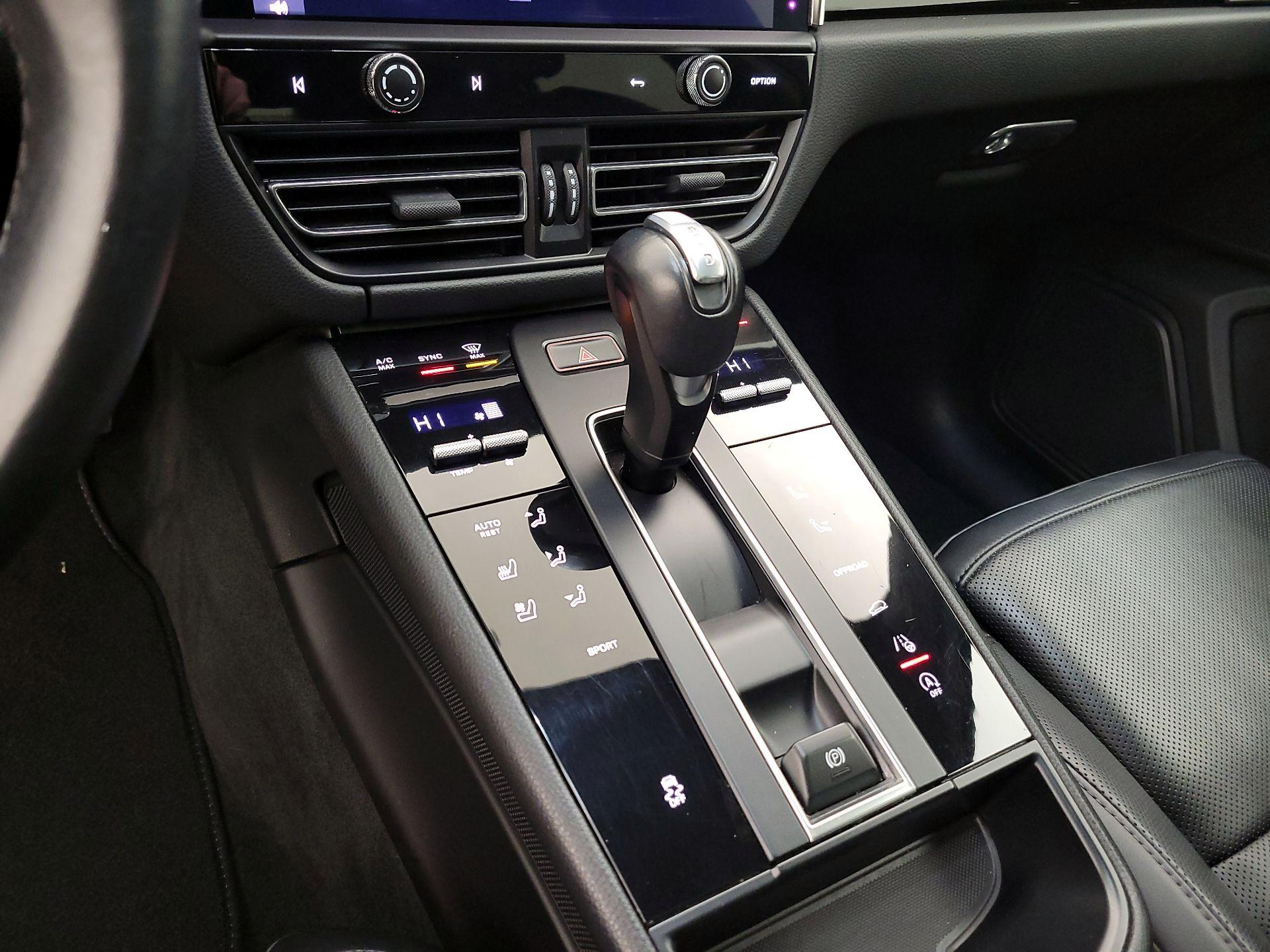 Thumbnail: 2024 Porsche Macan - 16