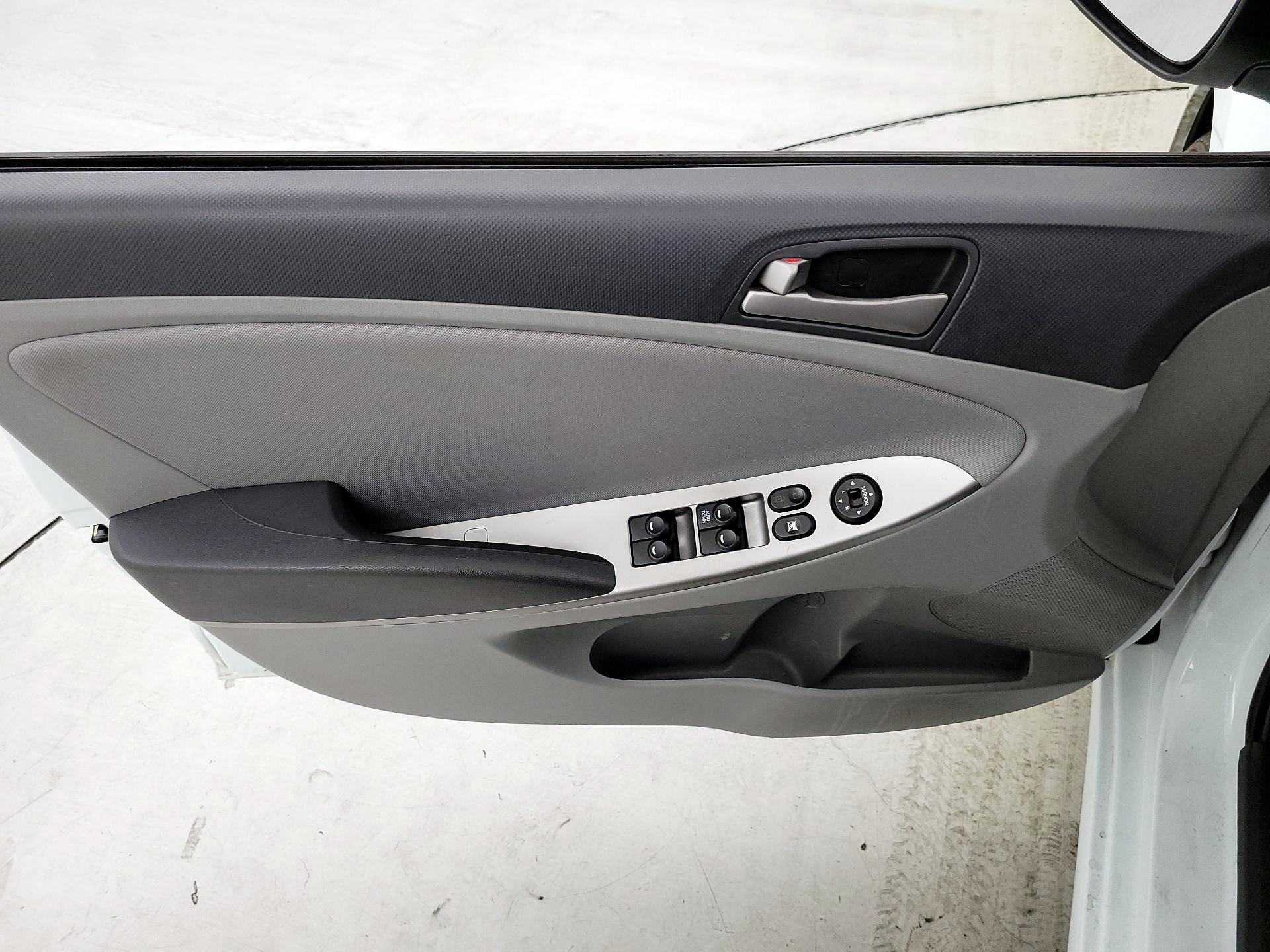 Thumbnail: 2015 Hyundai Accent - 12