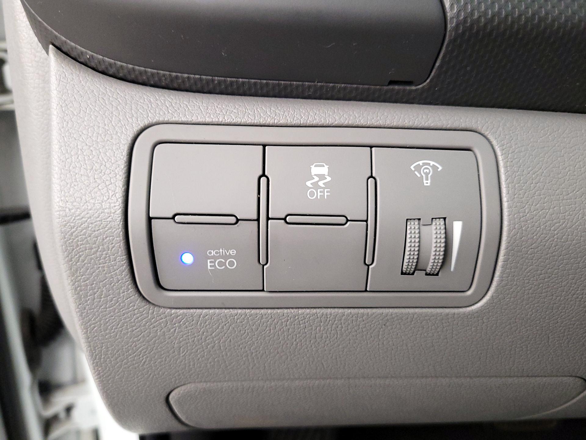 Thumbnail: 2015 Hyundai Accent - 13