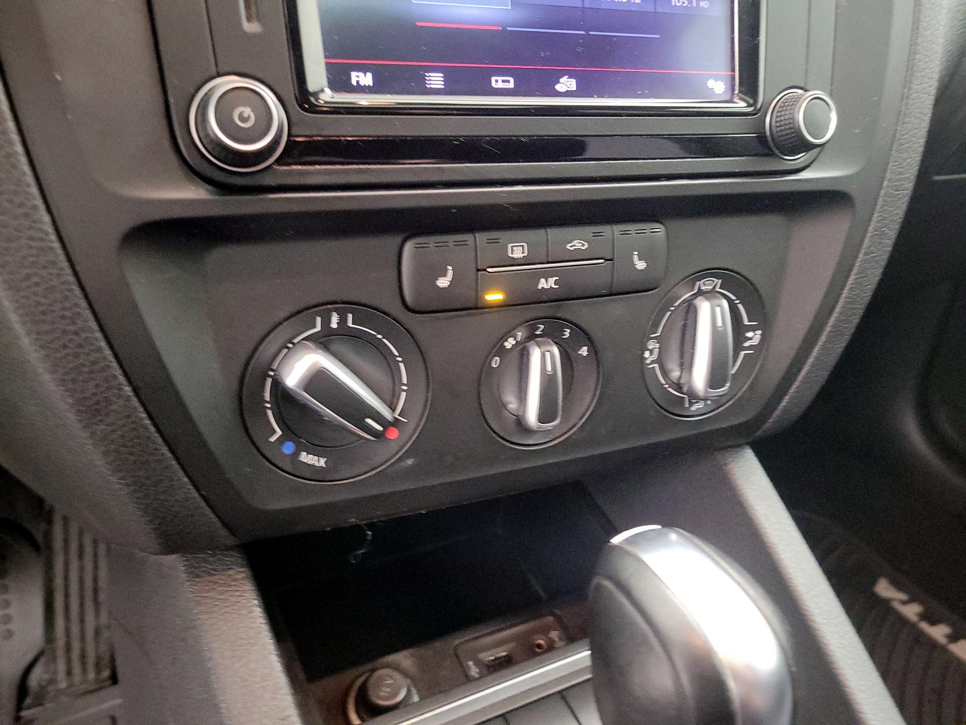 Thumbnail: 2017 Volkswagen Jetta - 15