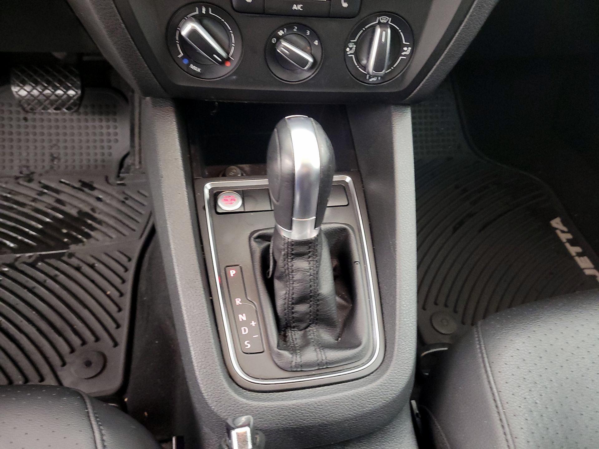 Thumbnail: 2017 Volkswagen Jetta - 16