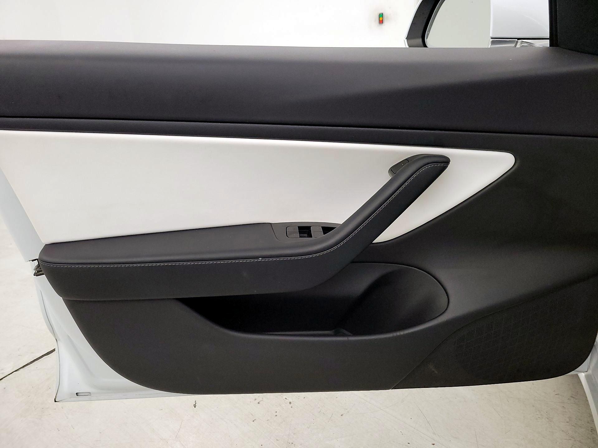 Thumbnail: 2020 Tesla Model 3 - 12