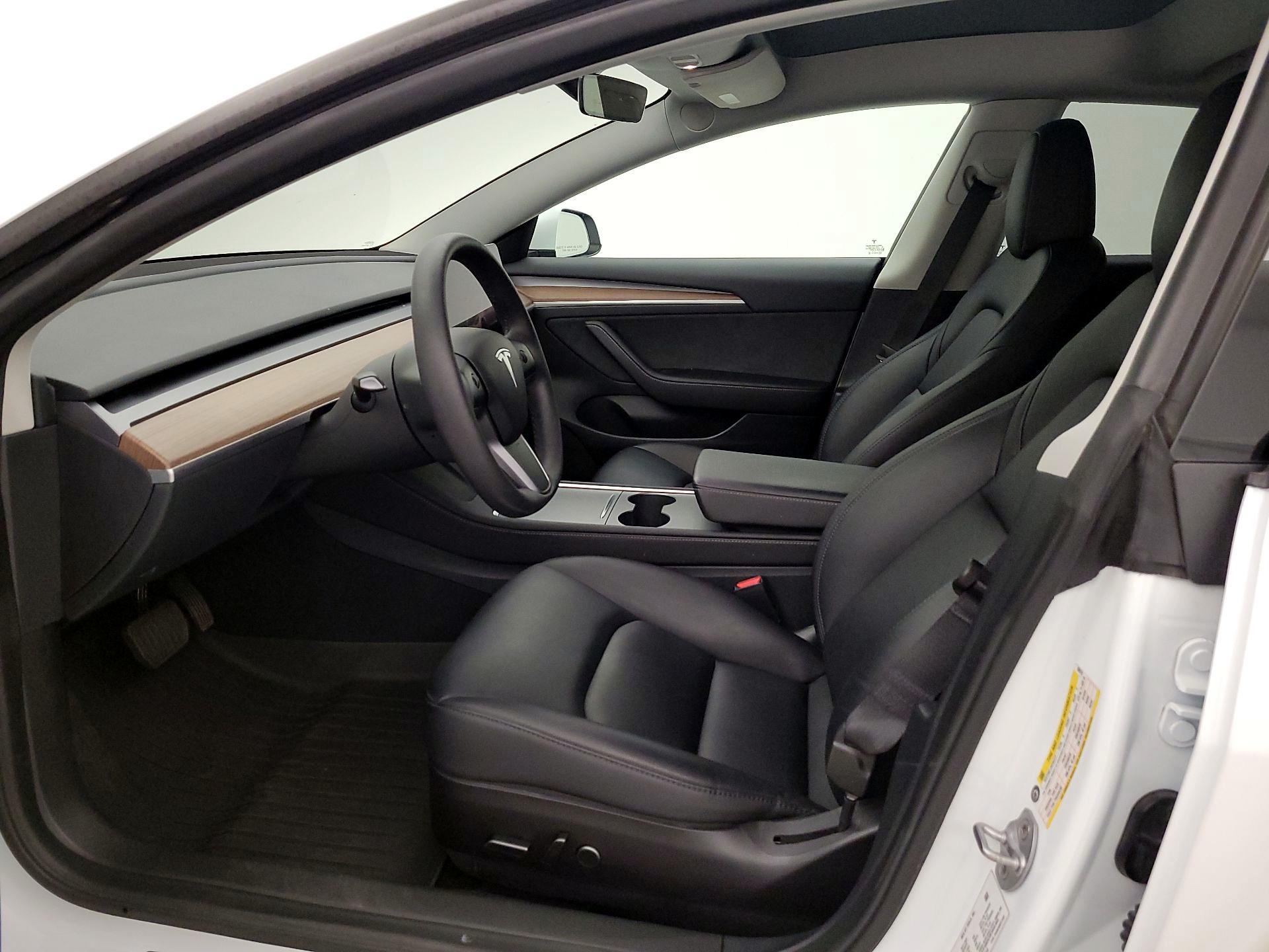 Thumbnail: 2023 Tesla Model 3 - 11