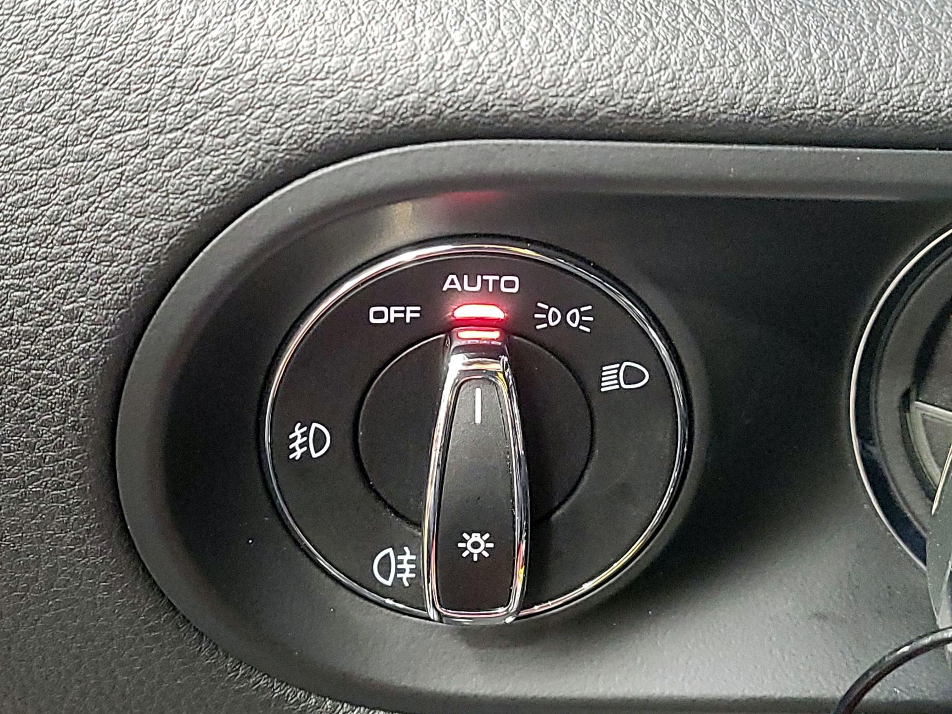 Thumbnail: 2018 Porsche Macan - 13