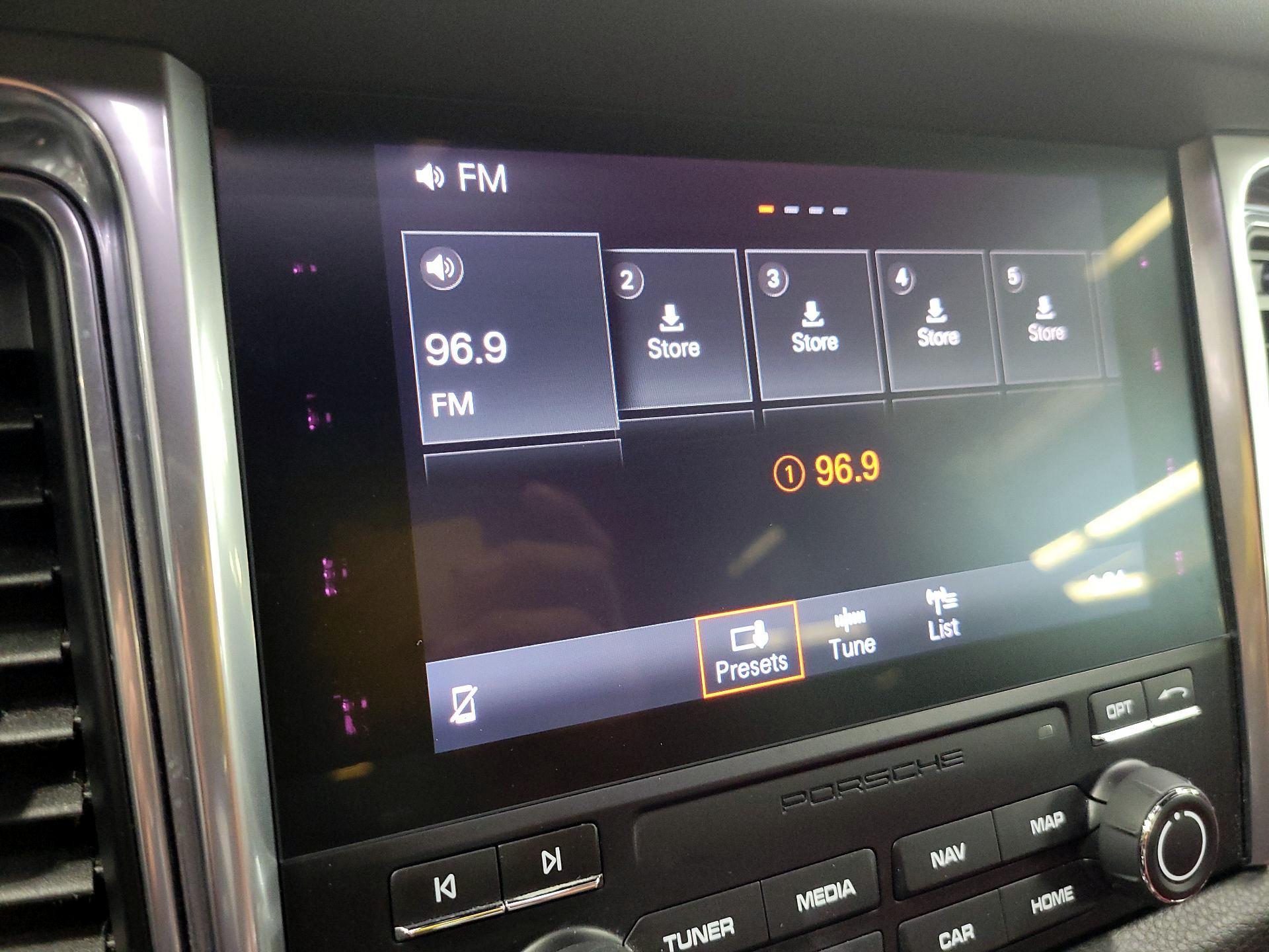 Thumbnail: 2018 Porsche Macan - 15