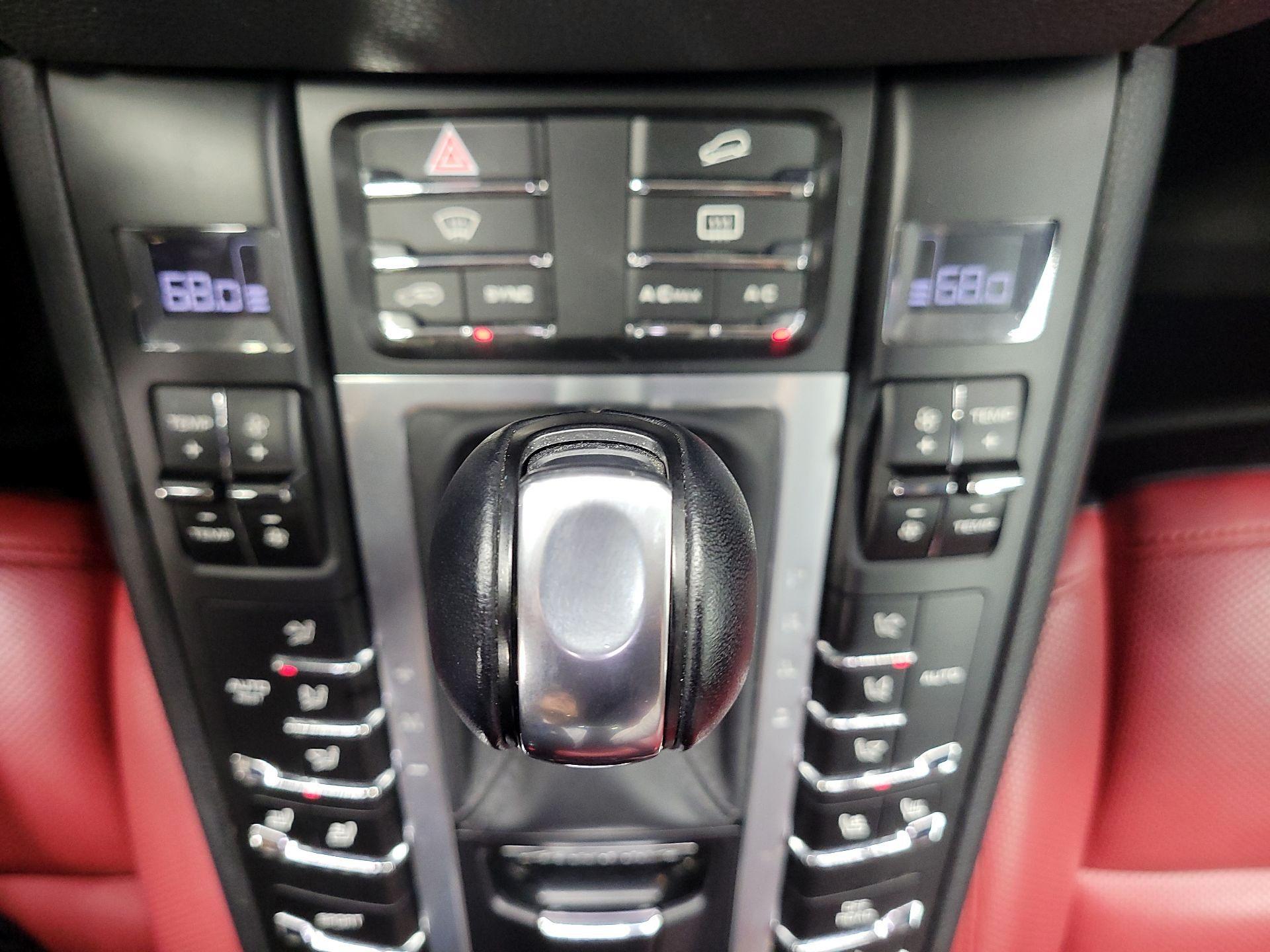 Thumbnail: 2018 Porsche Macan - 17