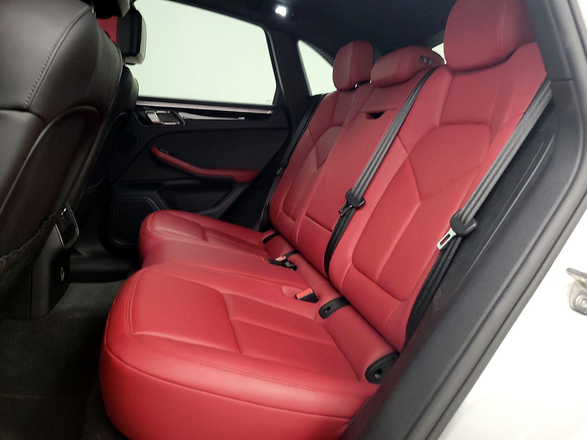 Thumbnail: 2018 Porsche Macan - 18