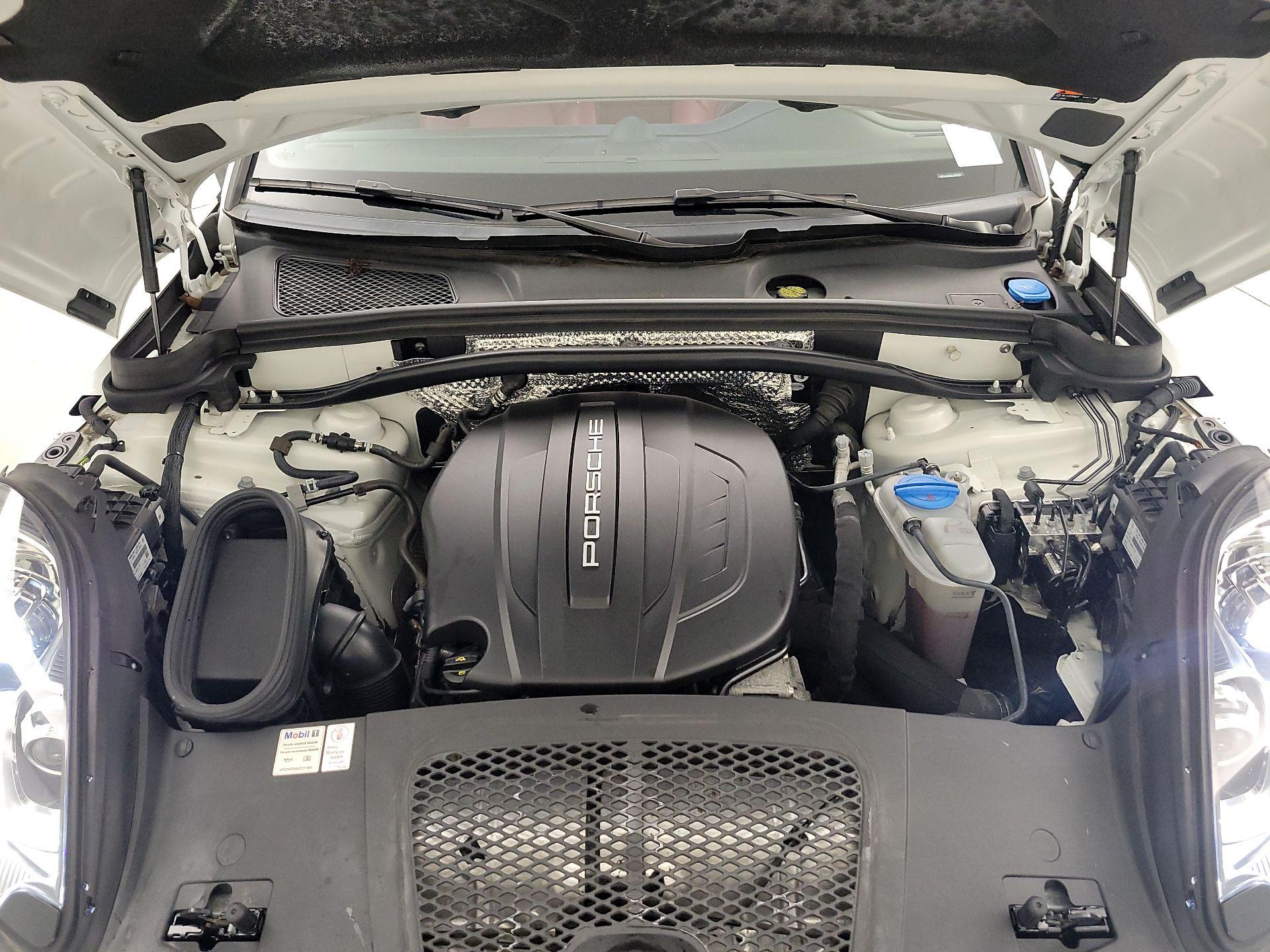 Thumbnail: 2018 Porsche Macan - 20