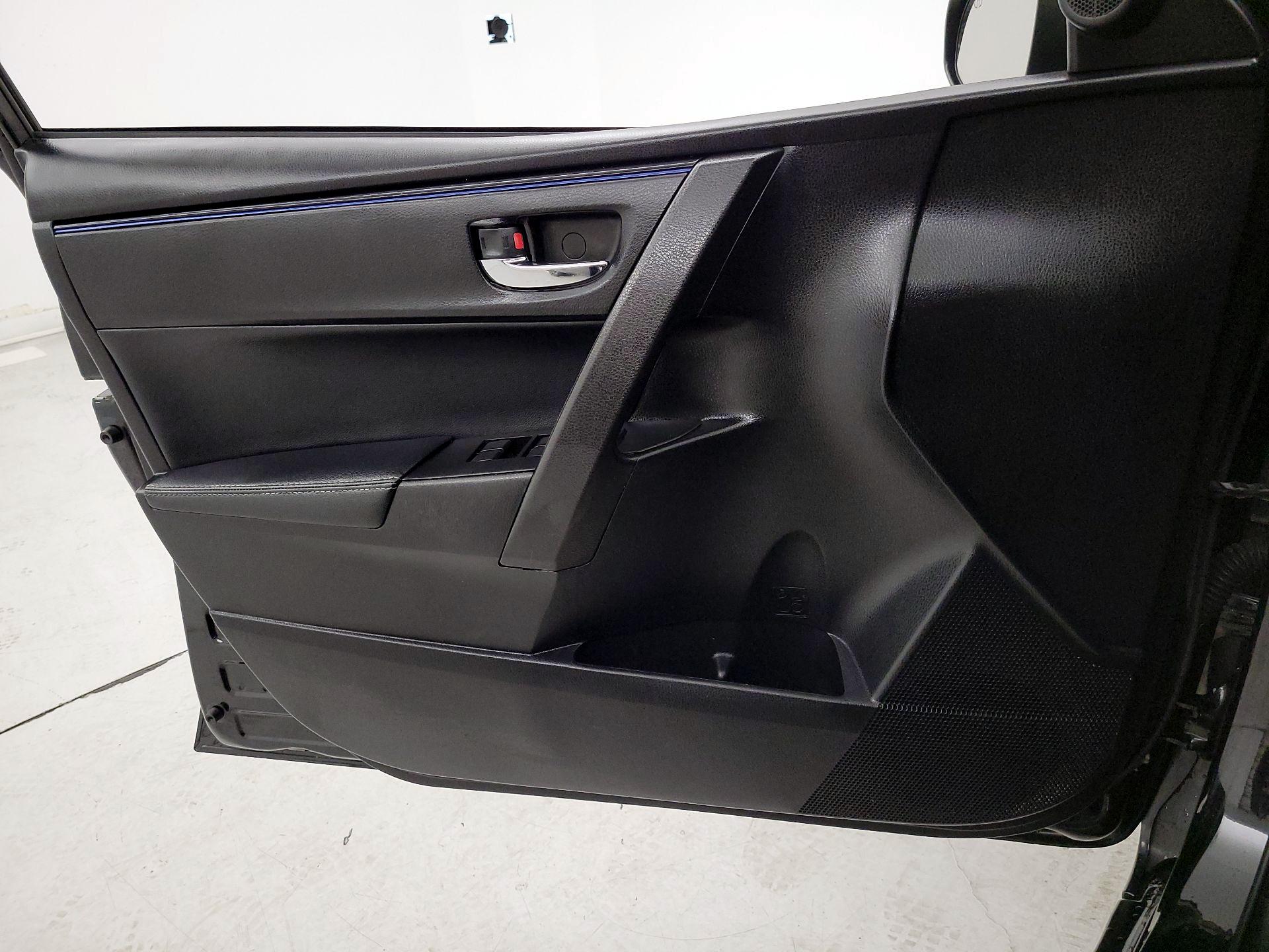 Thumbnail: 2017 Toyota Corolla - 12