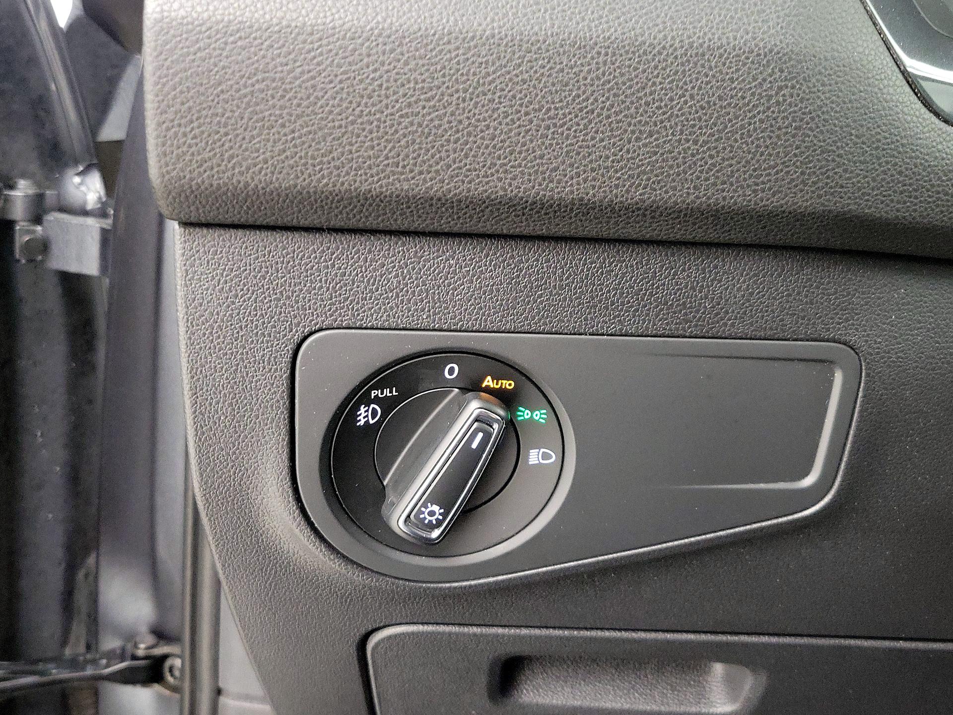 Thumbnail: 2018 Volkswagen Tiguan - 13