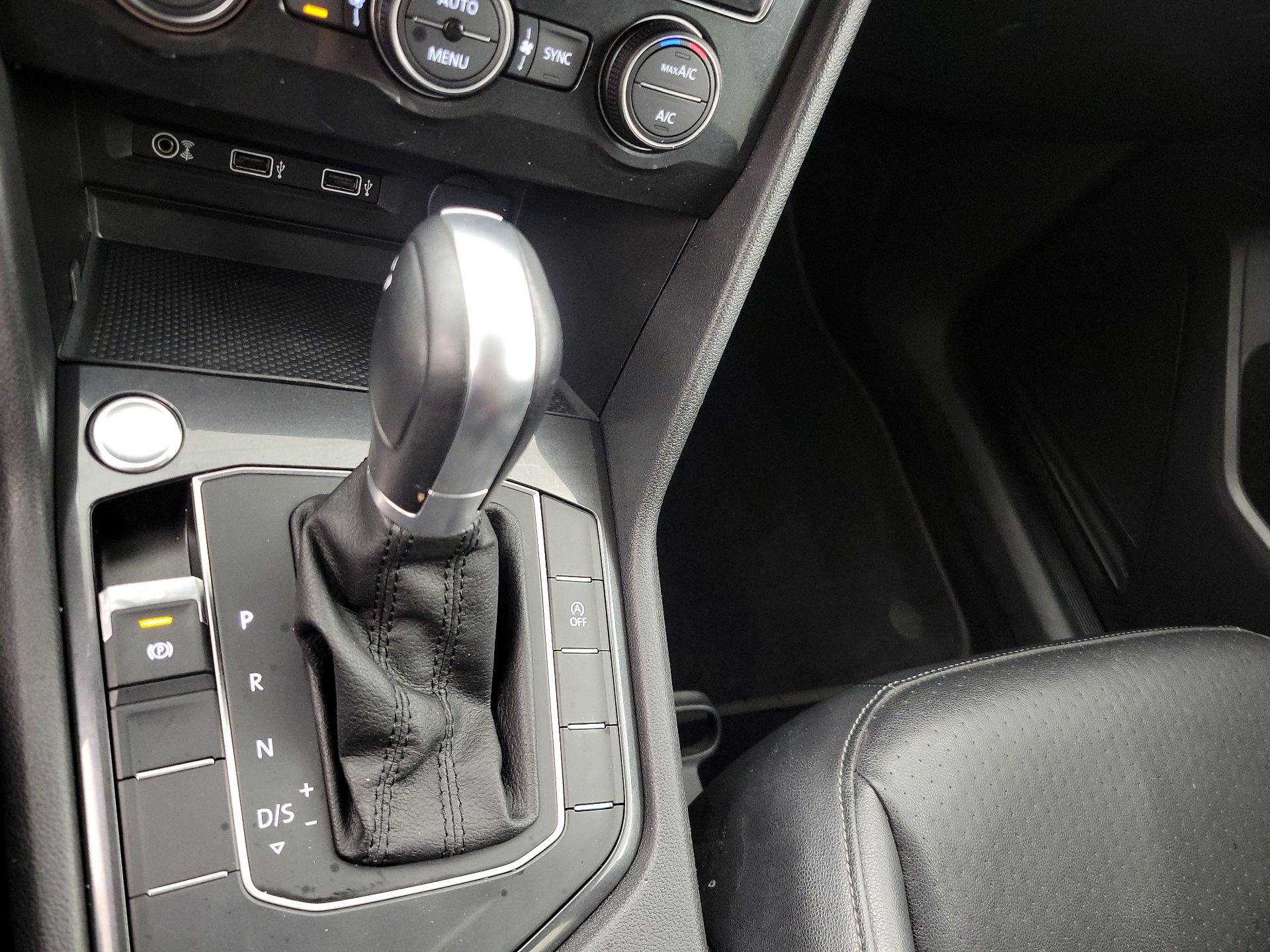 Thumbnail: 2018 Volkswagen Tiguan - 17