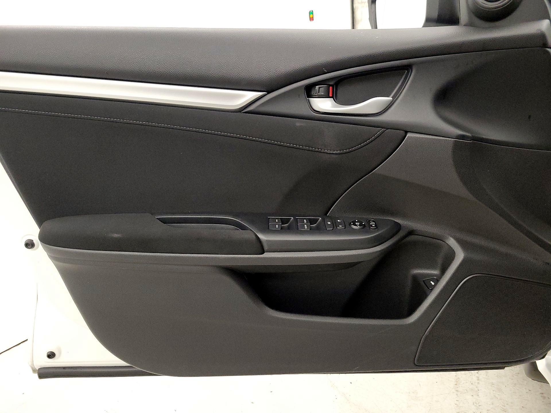 Thumbnail: 2016 Honda Civic - 12