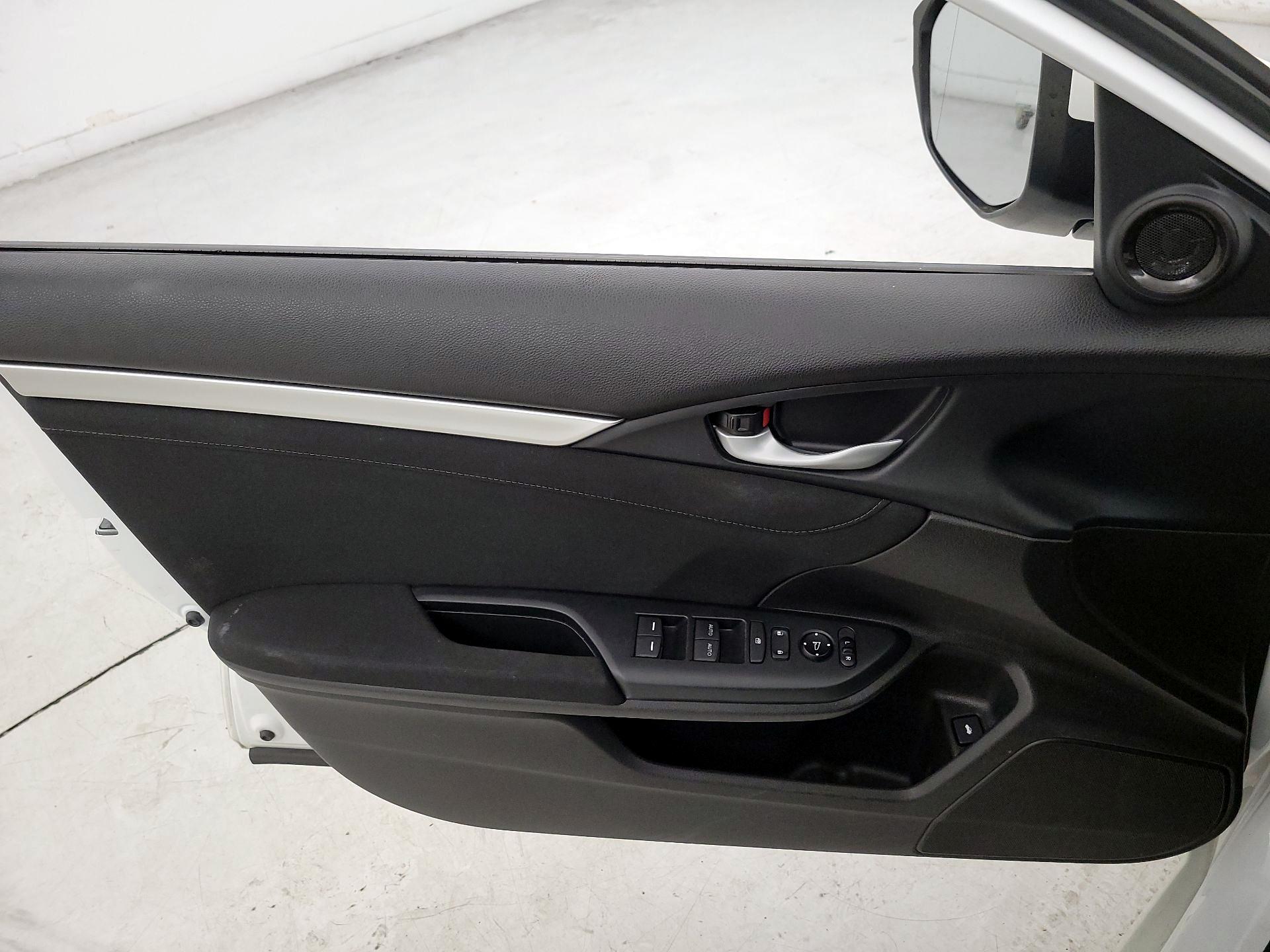 Thumbnail: 2016 Honda Civic - 12