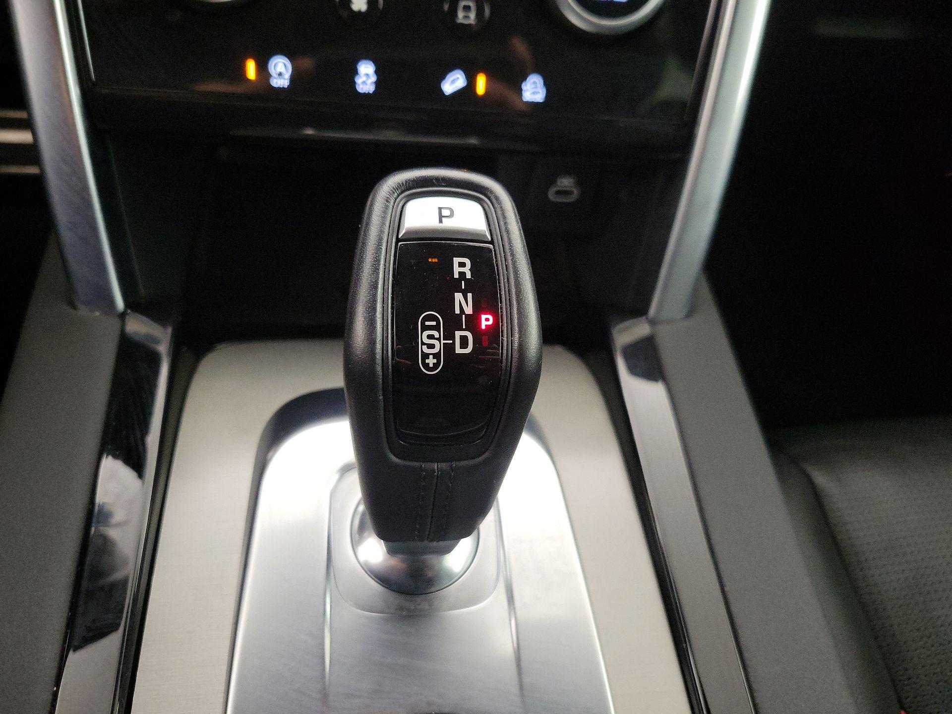 Thumbnail: 2021 Land Rover Discovery Sport - 16