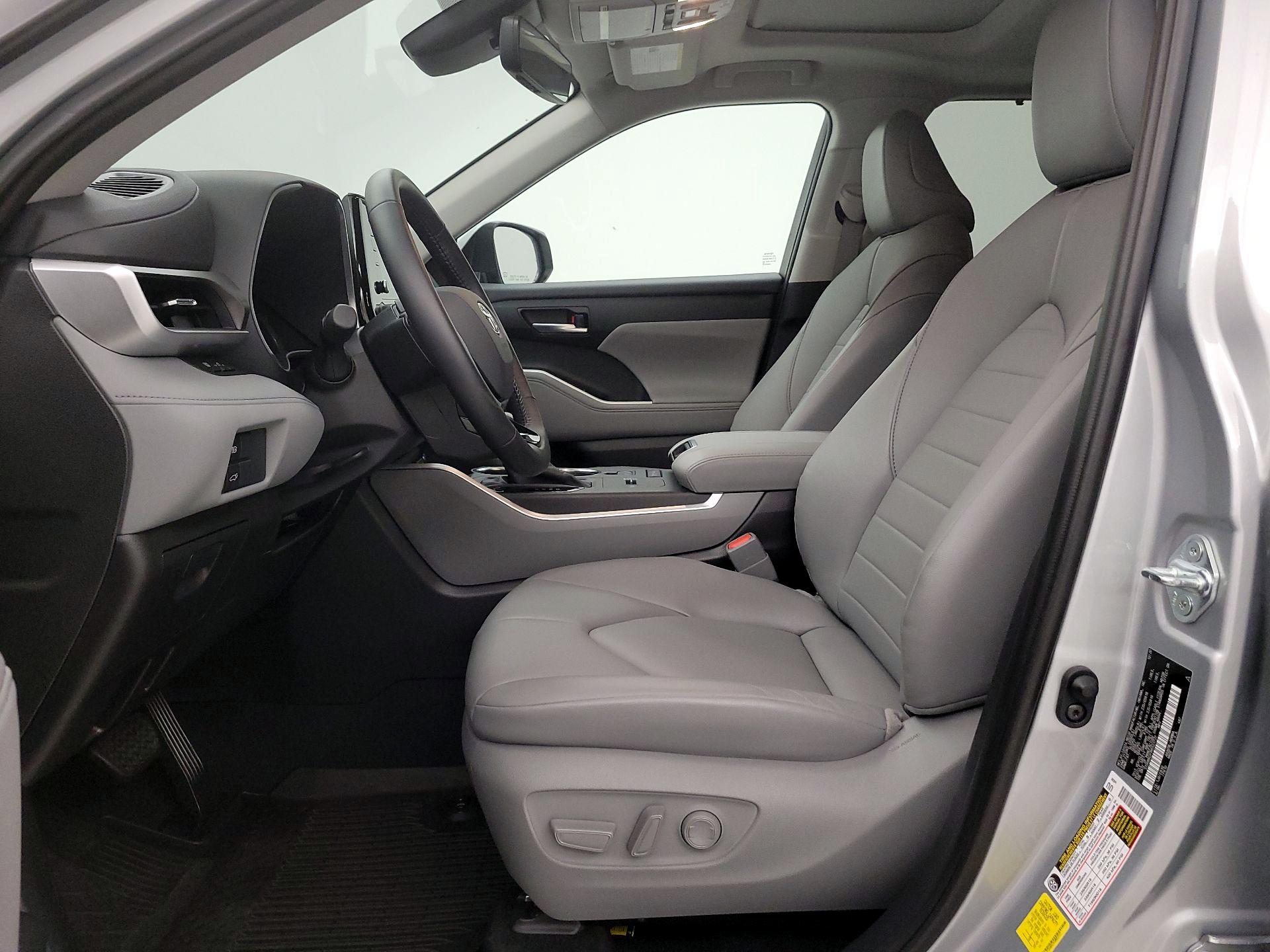 Thumbnail: 2021 Toyota Highlander - 11