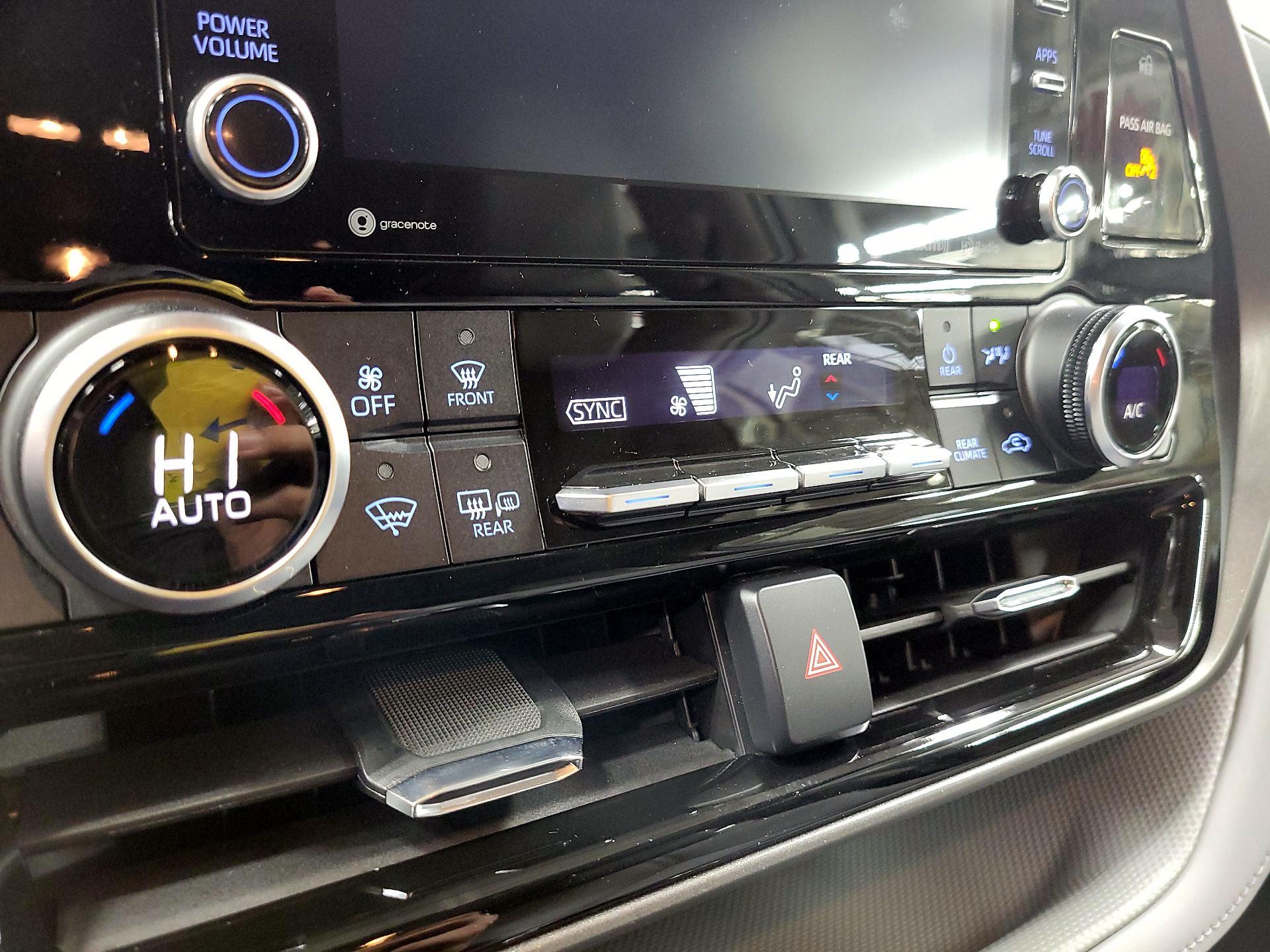 Thumbnail: 2021 Toyota Highlander - 16