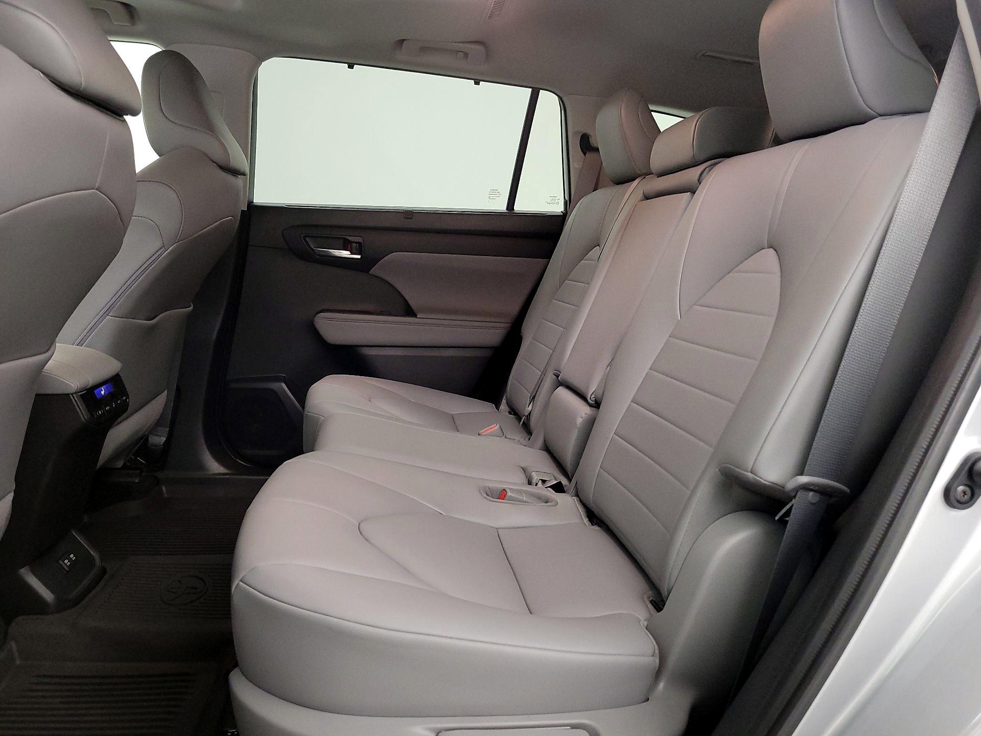 Thumbnail: 2021 Toyota Highlander - 18