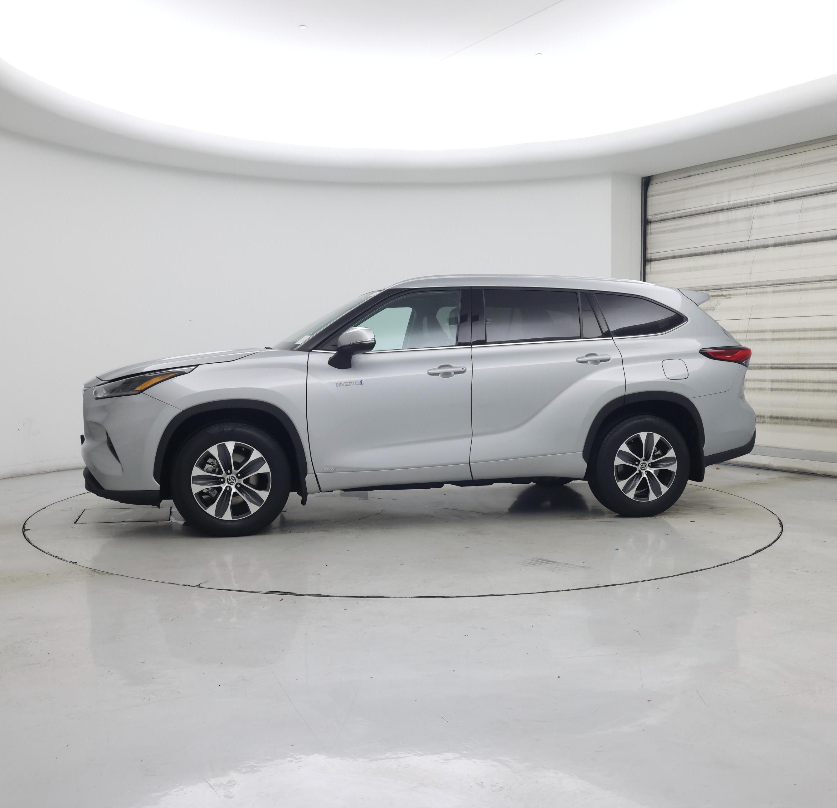Thumbnail: 2021 Toyota Highlander - 3