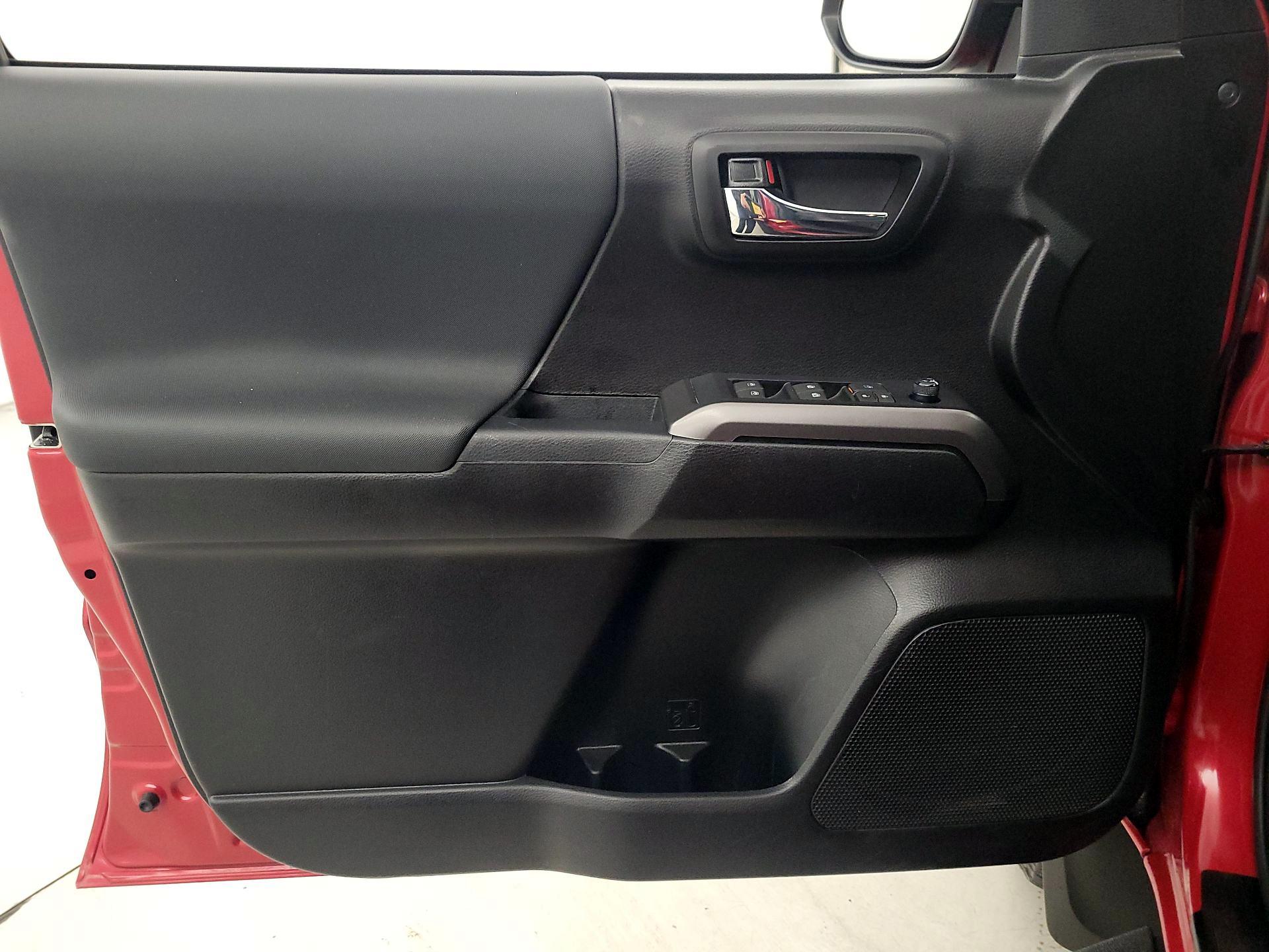 Thumbnail: 2021 Toyota Tacoma - 12