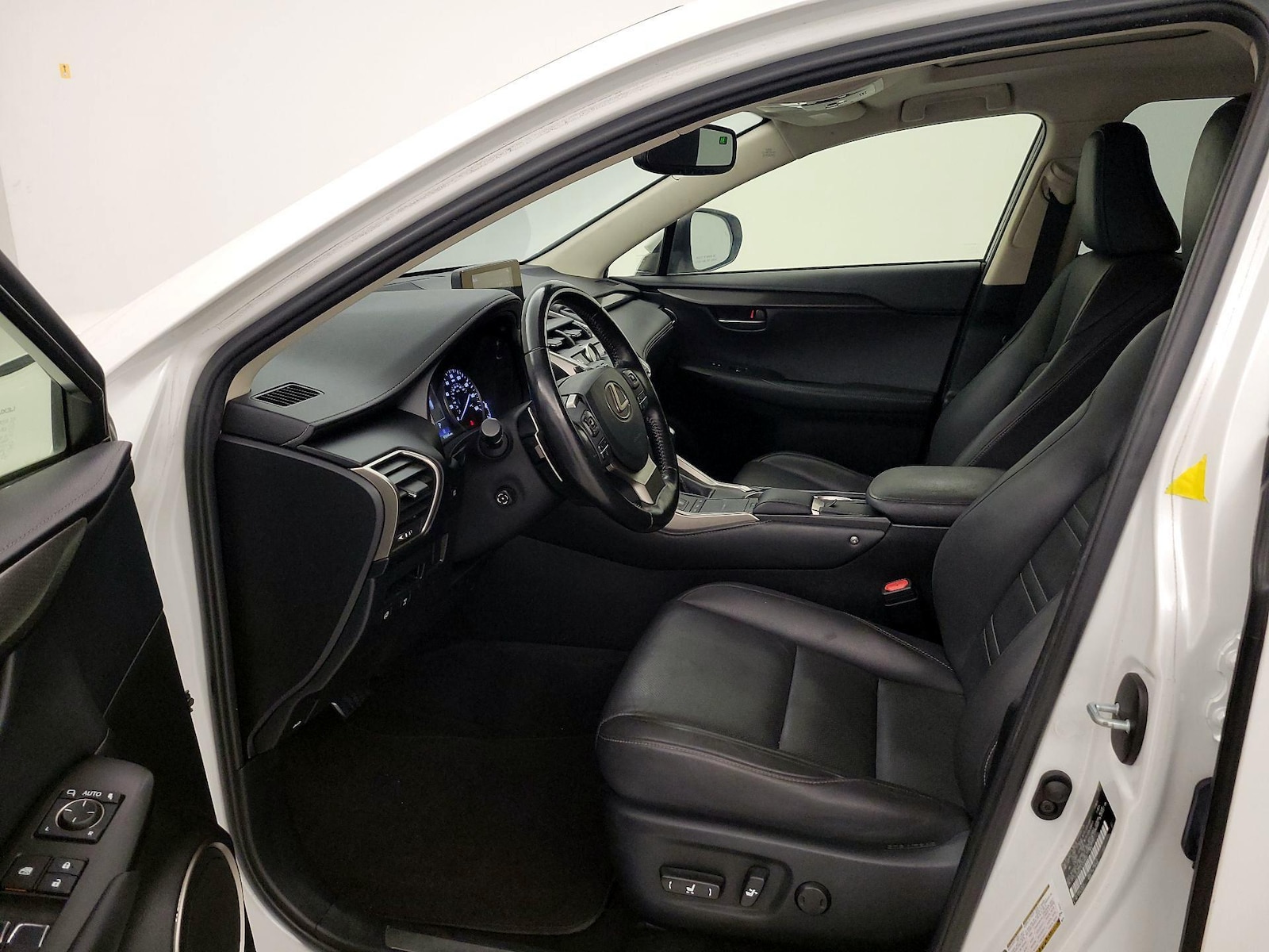 2020 Lexus NX 300 - Photo 12