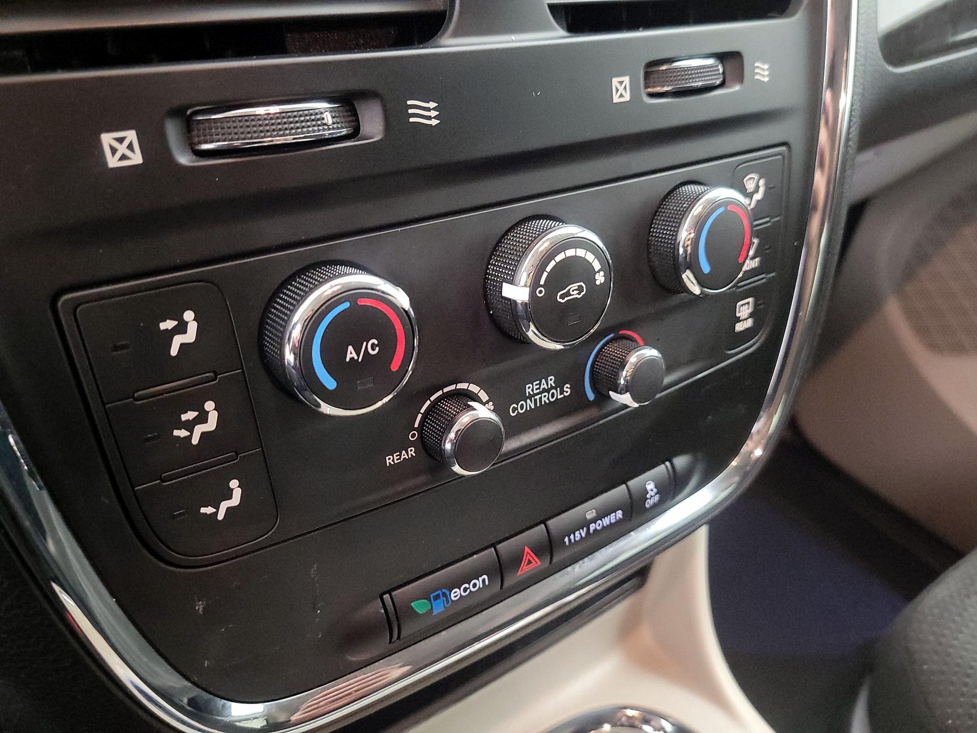 Thumbnail: 2015 Dodge Grand Caravan - 16