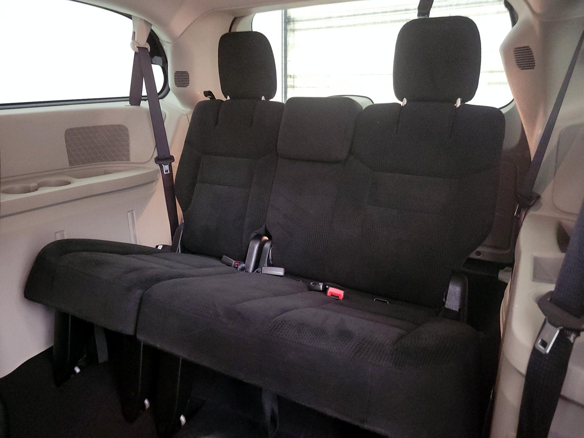 Thumbnail: 2015 Dodge Grand Caravan - 19